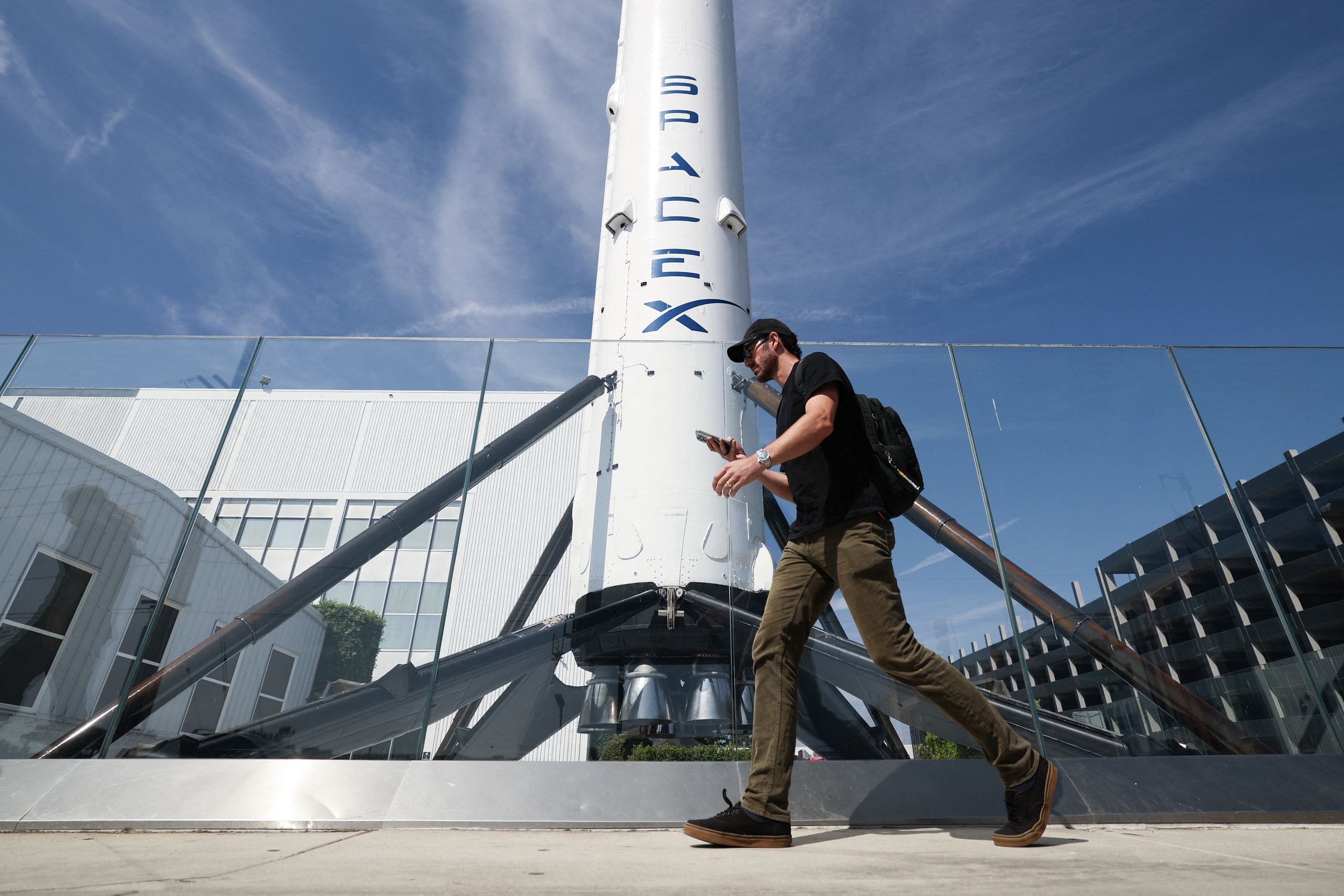 SpaceX muốn huy động 75 tỉ USD trong đợt chào bán cổ phiếu đầu tiên - Ảnh 1.