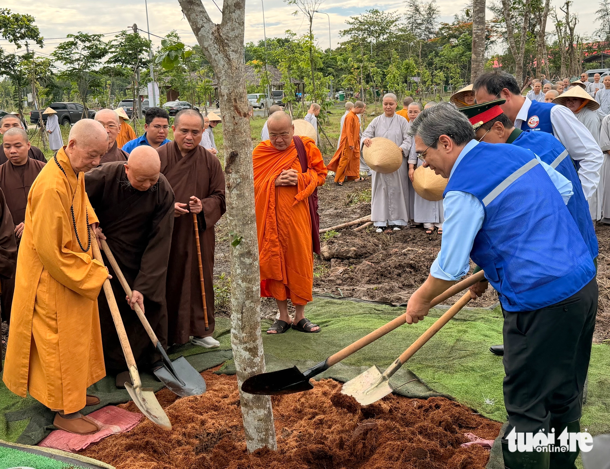 vườn cây đại đoàn kết - Ảnh 1.