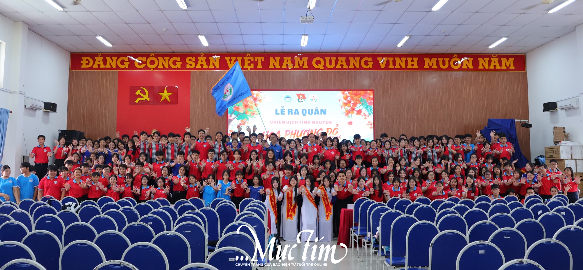 Hơn 300 chiến sĩ Hoa phượng đỏ THPT phấn khởi tham dự lễ ra quân cấp trường- Ảnh 1.