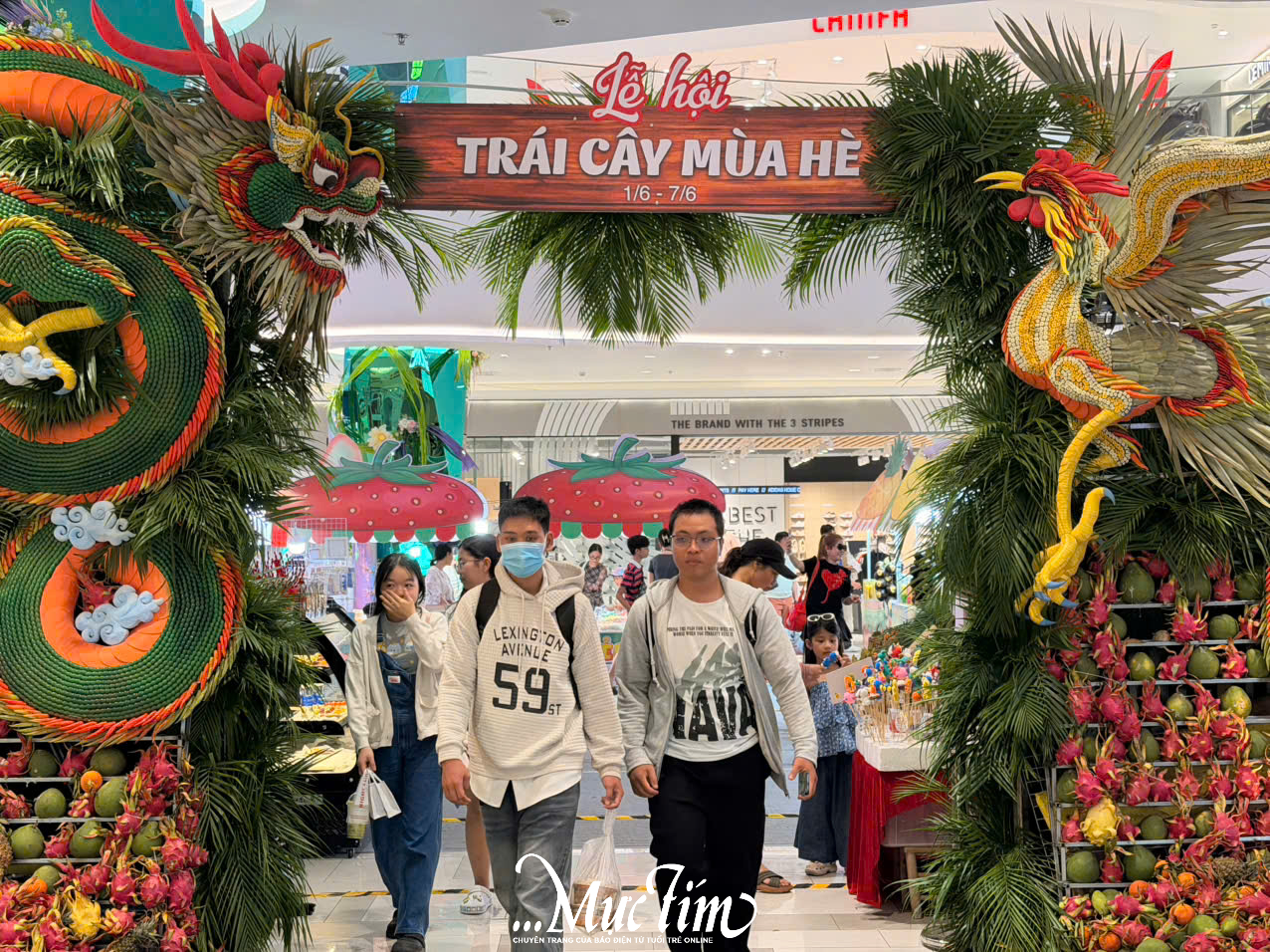 Check-in cổng rồng phụng, khám phá lễ hội trái cây giữa lòng TP.HCM- Ảnh 2.