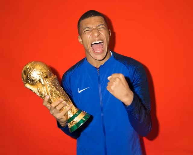 Những cầu thủ trẻ nhất từng vô địch World Cup  - Ảnh 5.