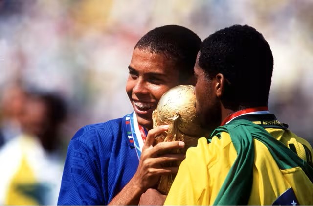 Những cầu thủ trẻ nhất từng vô địch World Cup  - Ảnh 2.