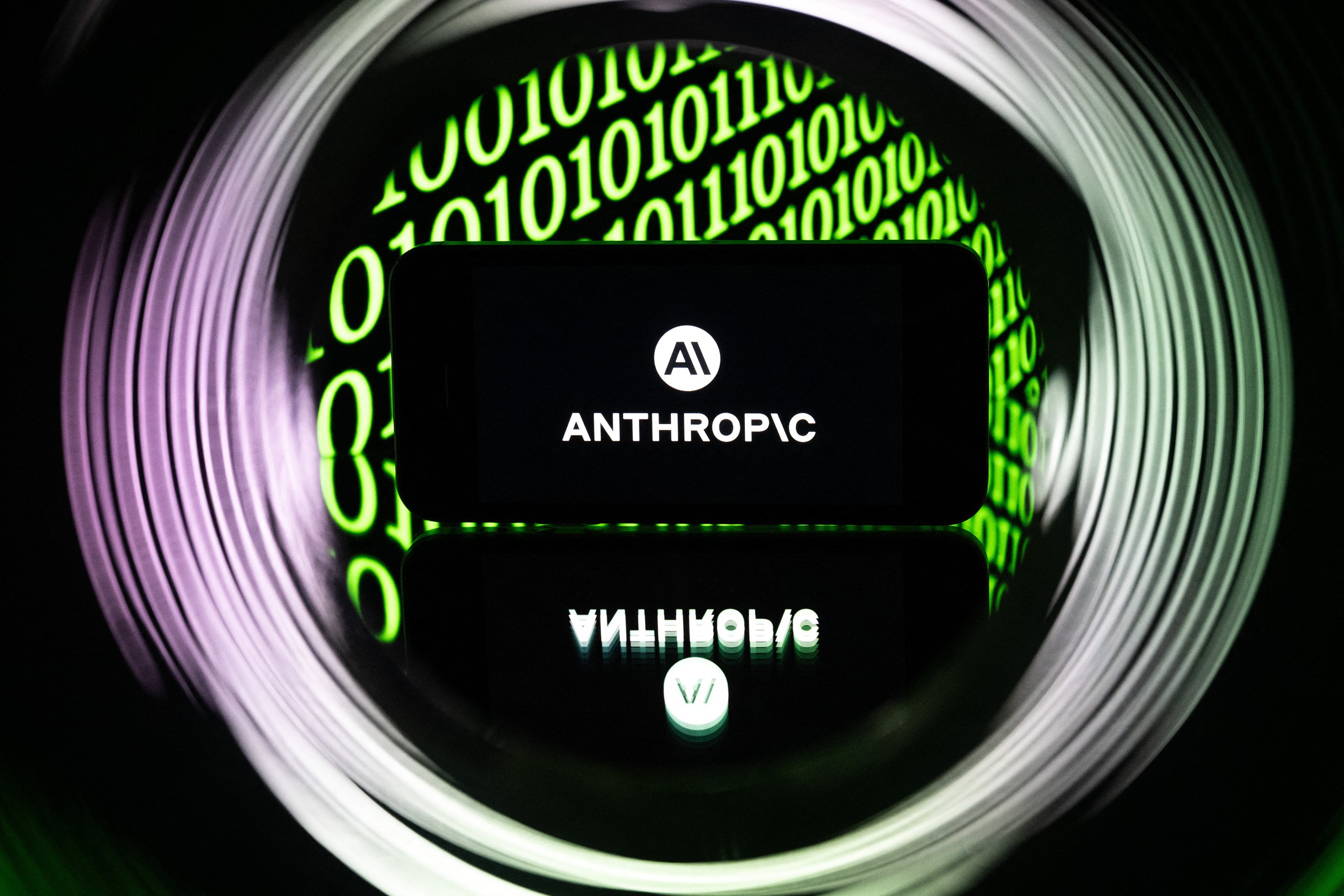 Anthropic bất ngờ kêu gọi 'hãm phanh' AI toàn cầu - Ảnh 1.