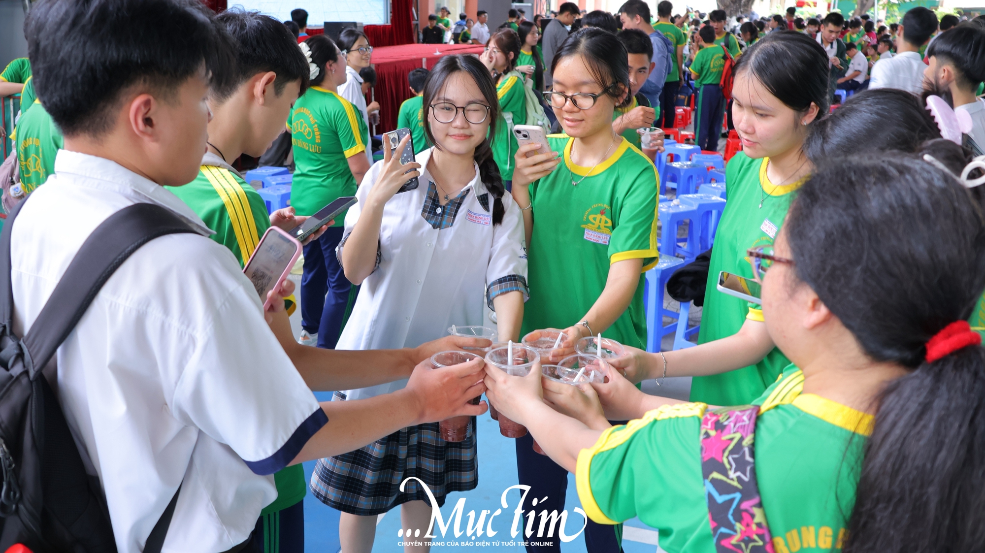 Hiệu trưởng Trường THPT Phan Đăng Lưu gửi tặng '2 không 8 có' dành cho học trò 2k8 trong tiết học cuối cùng - Ảnh 8.