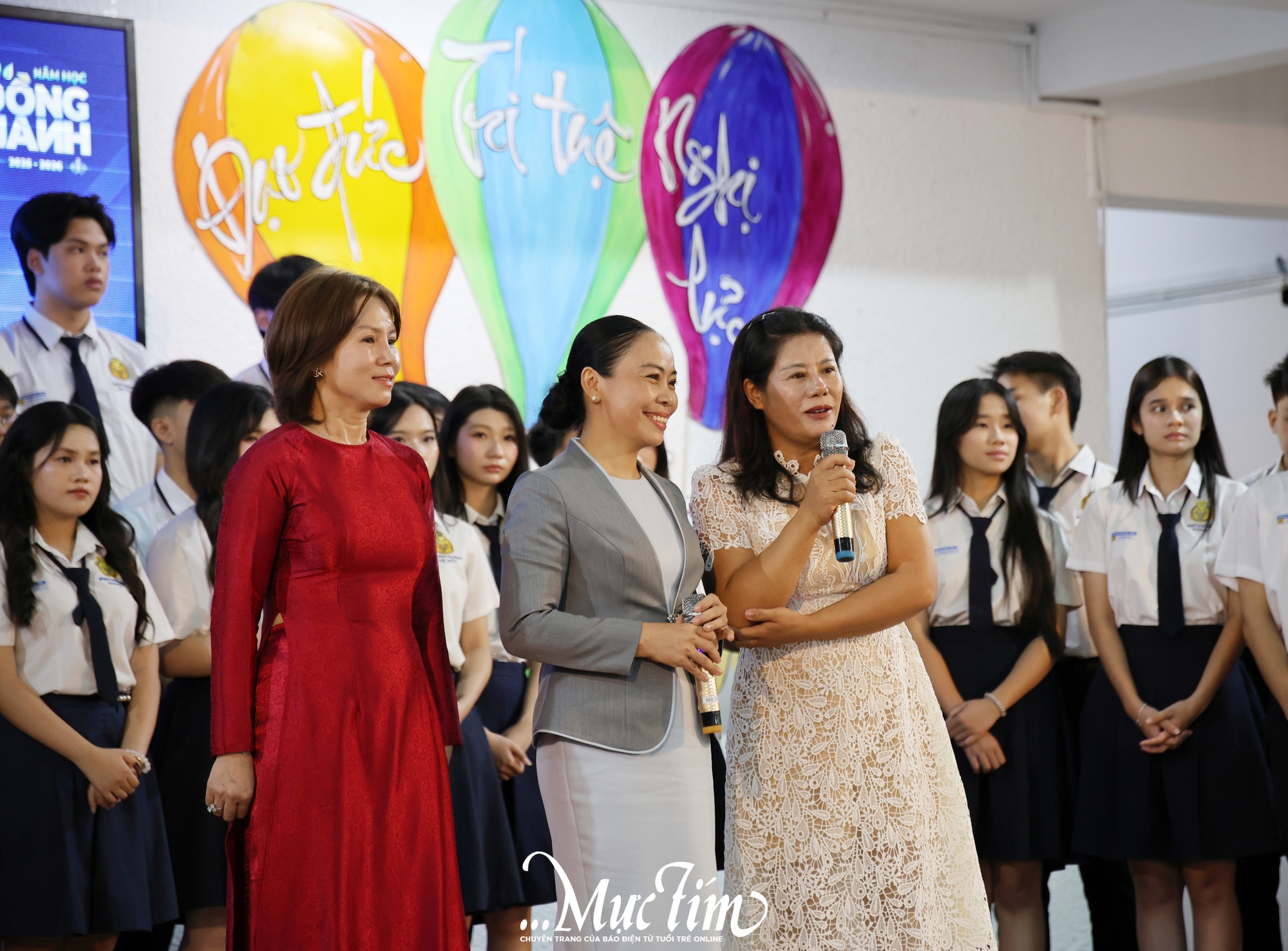 Thầy cô Pathway School thắp lên ngọn nến trưởng thành cho học sinh lớp 12- Ảnh 4.