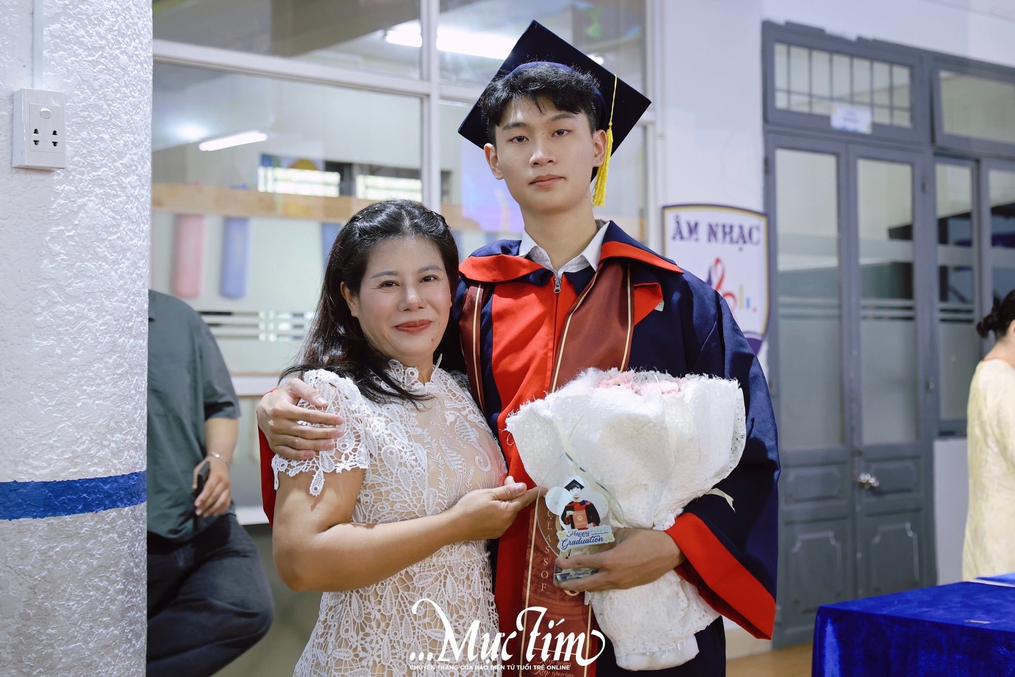 Thầy cô Pathway School thắp lên ngọn nến trưởng thành cho học sinh lớp 12- Ảnh 5.