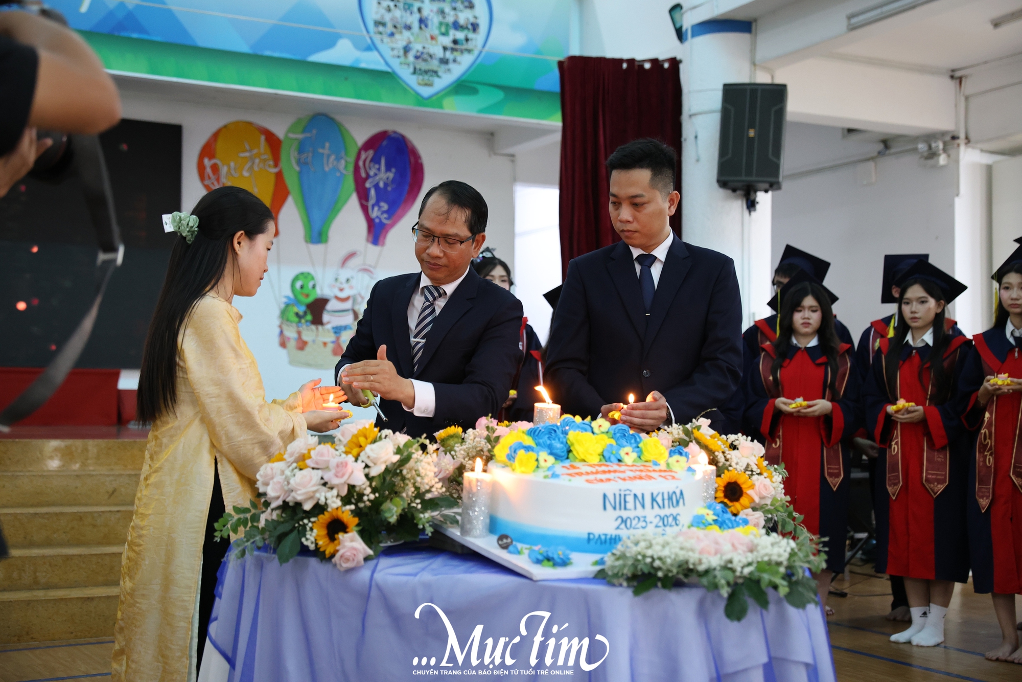 Thầy cô Pathway School thắp lên ngọn nến trưởng thành cho học sinh lớp 12- Ảnh 6.