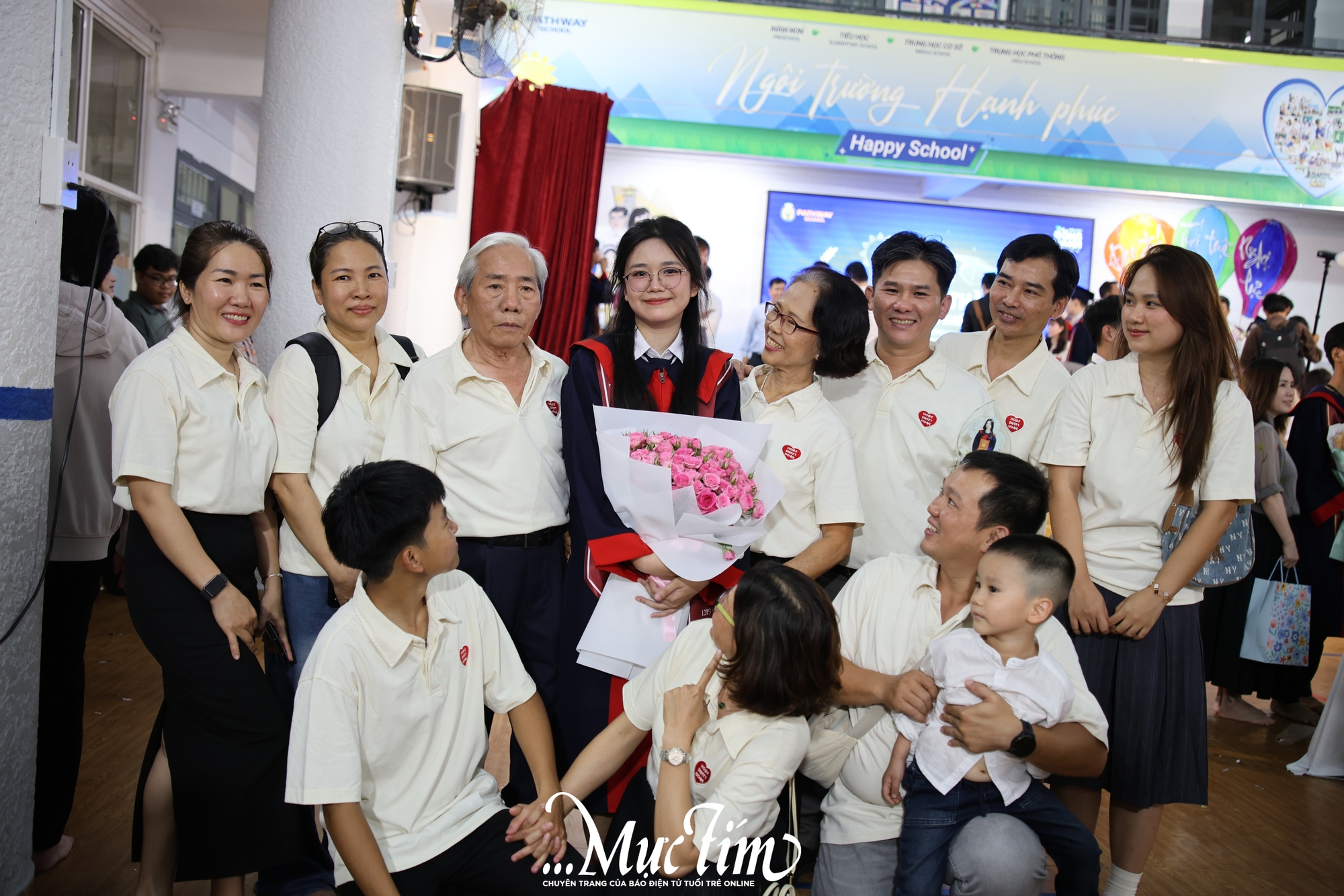 Thầy cô Pathway School thắp lên ngọn nến trưởng thành cho học sinh lớp 12- Ảnh 13.