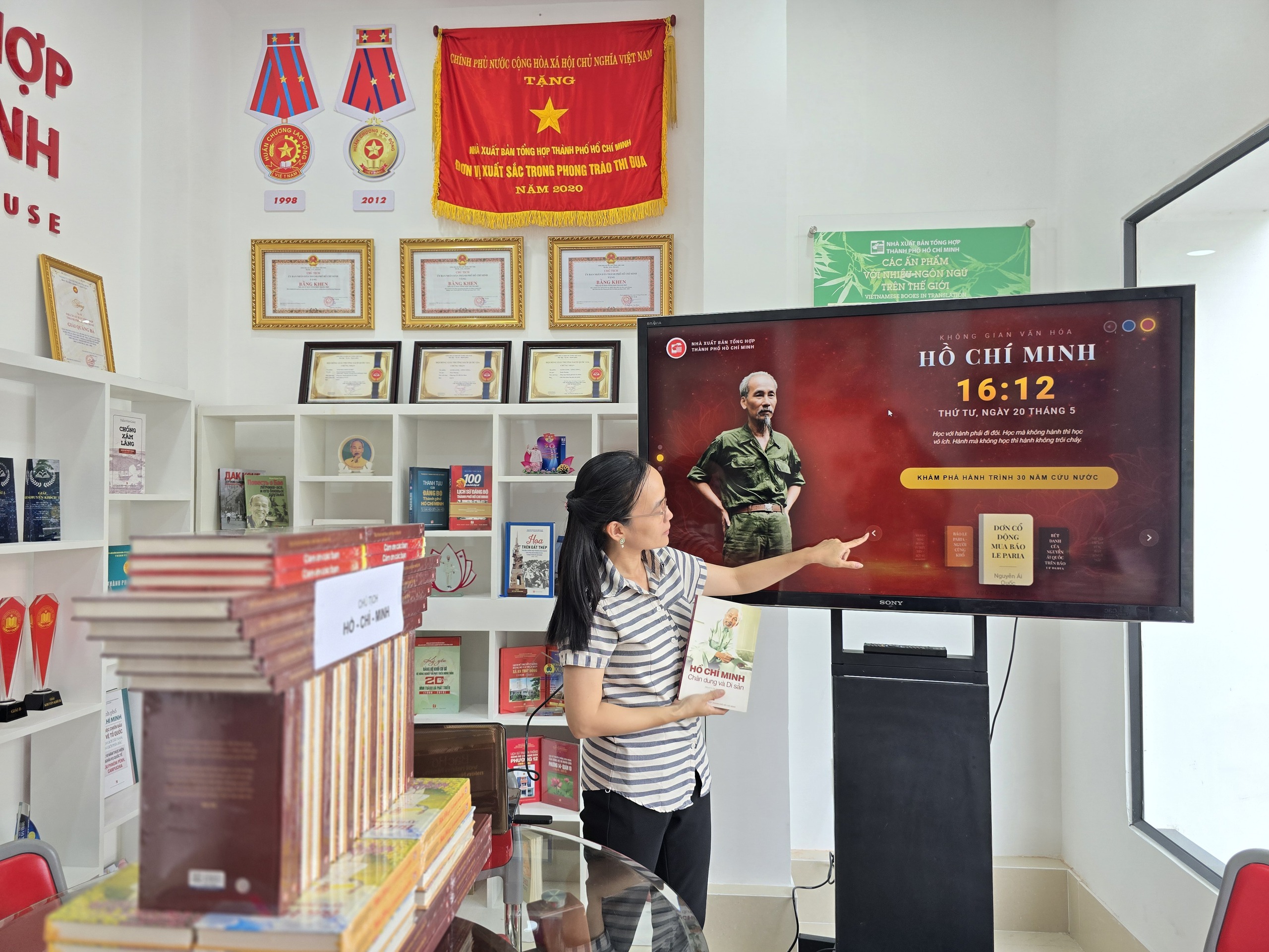 Hồ Chí Minh - Ảnh 3.