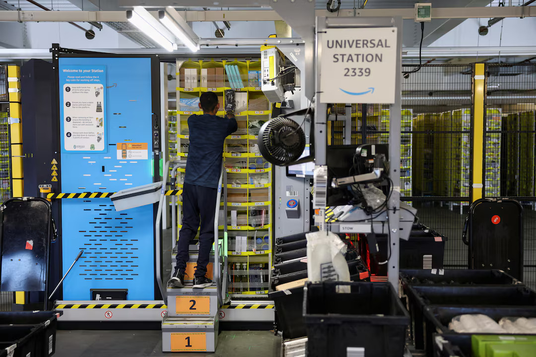 Gallery - Amazon unveils new AI warehouse robot in $12 billion Europe push - image 2