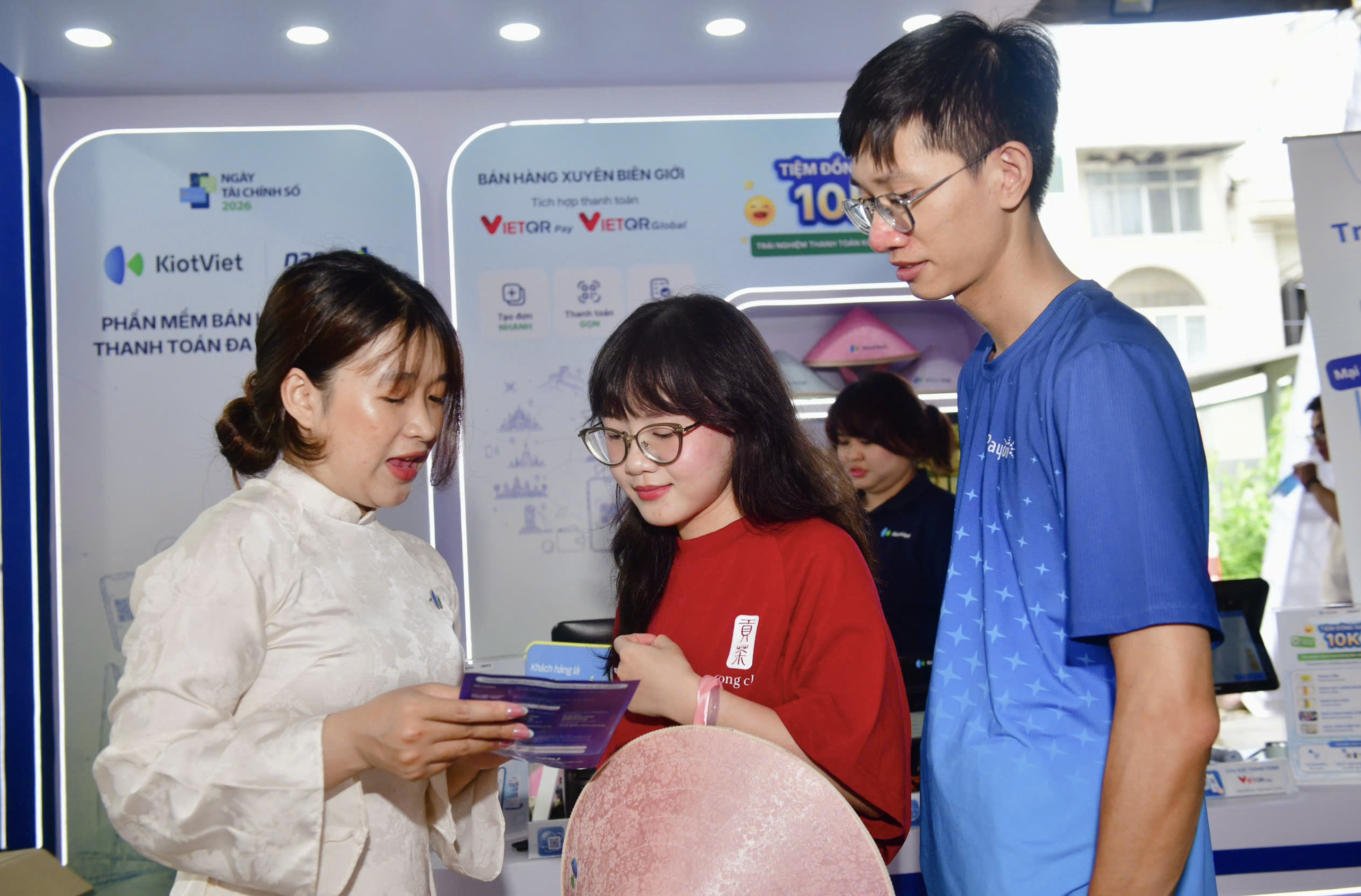 International visitors explore cross-border payment solutions at Digital Finance Day in Ho Chi Minh City - Ảnh 3.