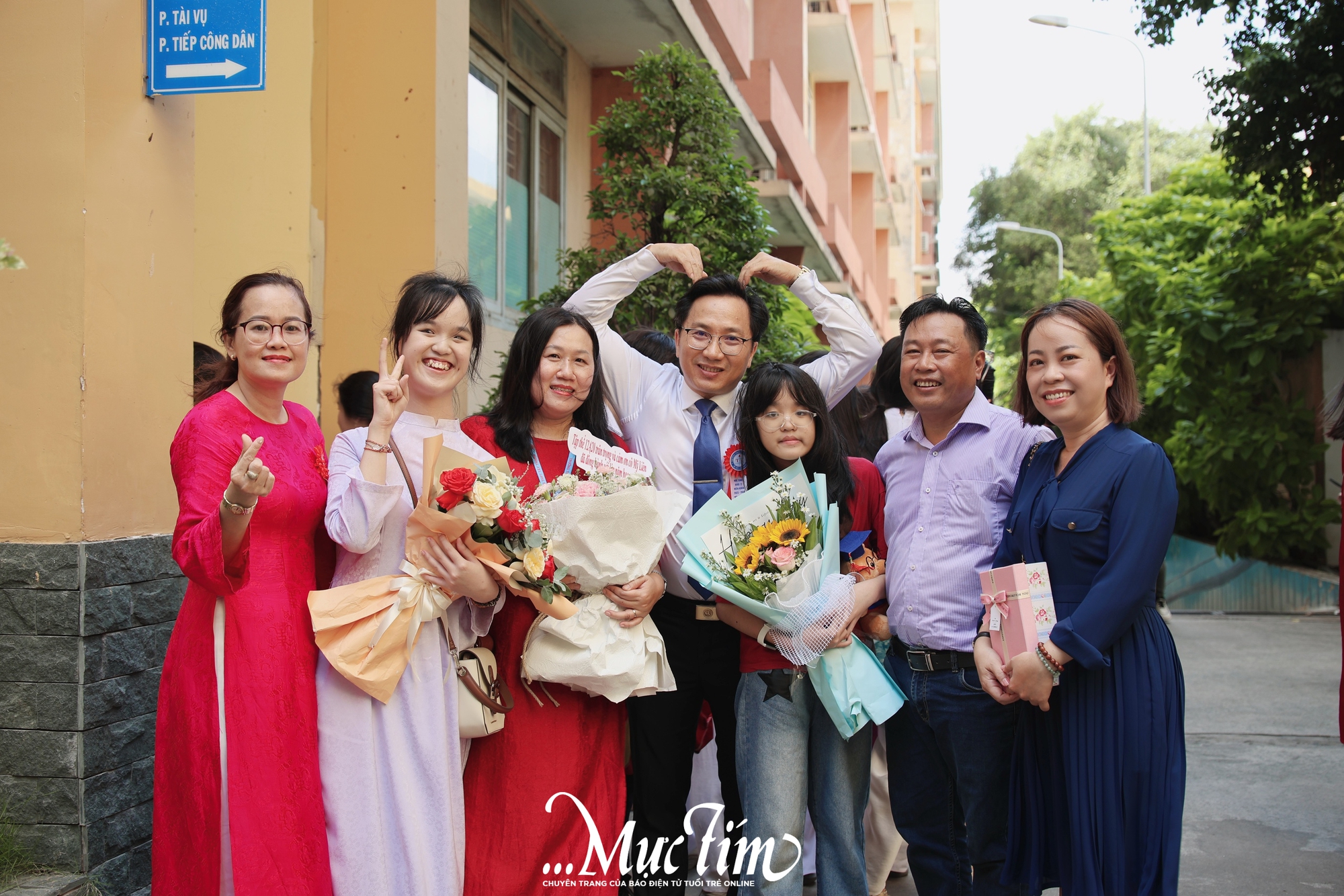 Nữ sinh khiếm thị Tây Thạnh bật khóc ở lễ tri ân: 'Em chưa từng bị bỏ lại phía sau'- Ảnh 3.