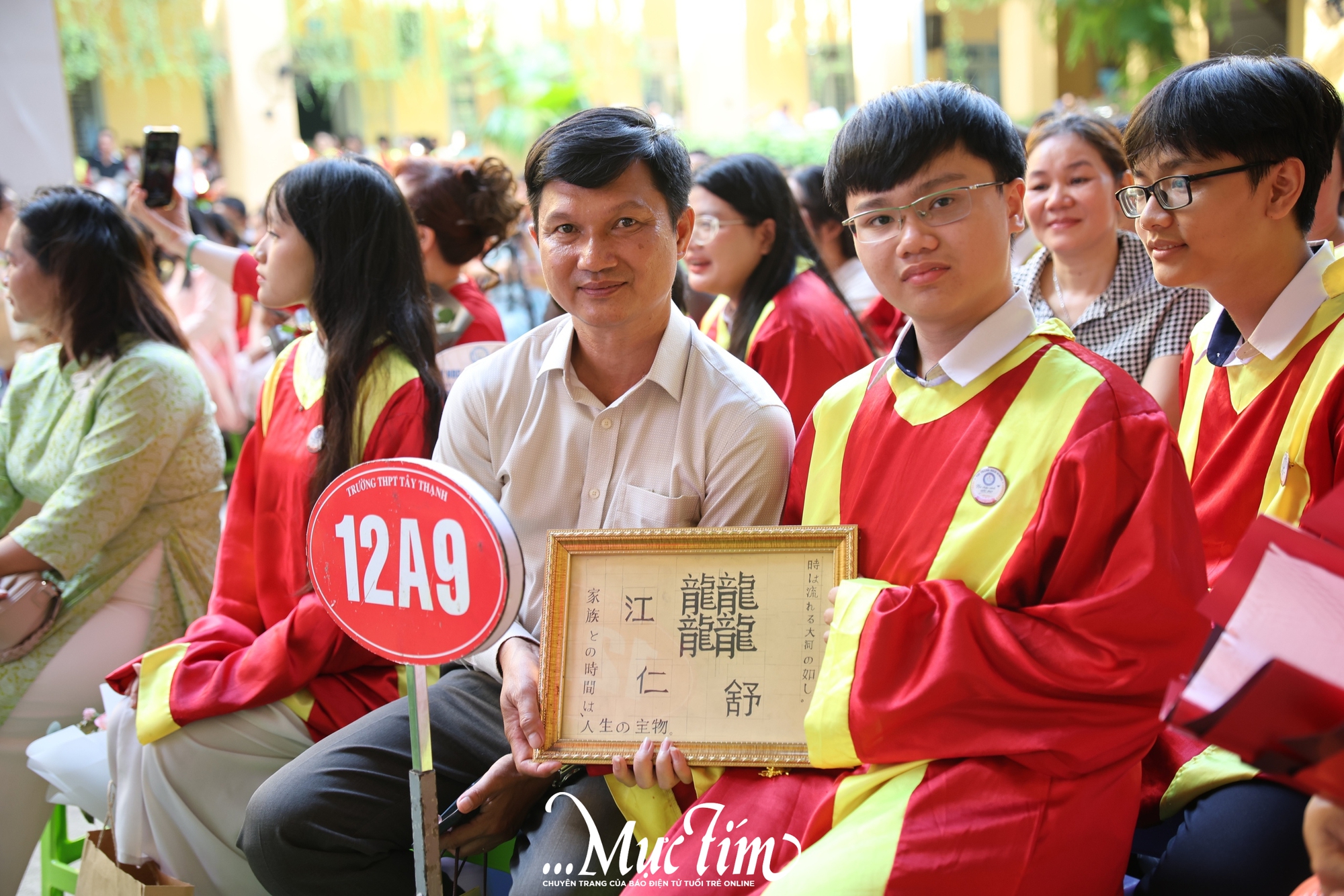 Nữ sinh khiếm thị Tây Thạnh bật khóc ở lễ tri ân: 'Em chưa từng bị bỏ lại phía sau'- Ảnh 5.