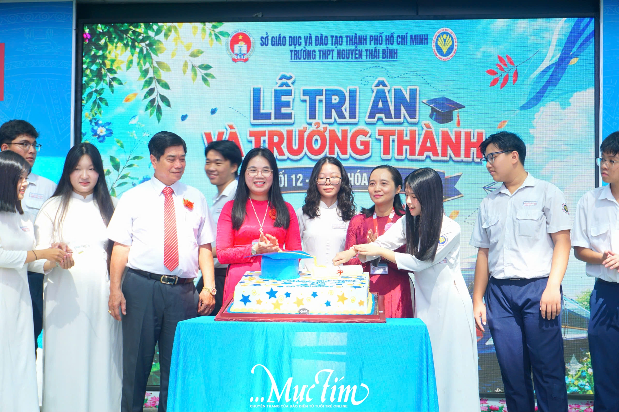 Cô hiệu trưởng Trường THPT Nguyễn Thái Bình gửi gắm ba lời dặn đến học trò trước ngày chia tay- Ảnh 9. Cô hiệu trưởng Trường THPT Nguyễn Thái Bình gửi gắm ba lời dặn đến học trò trước ngày chia tay- Ảnh 9.