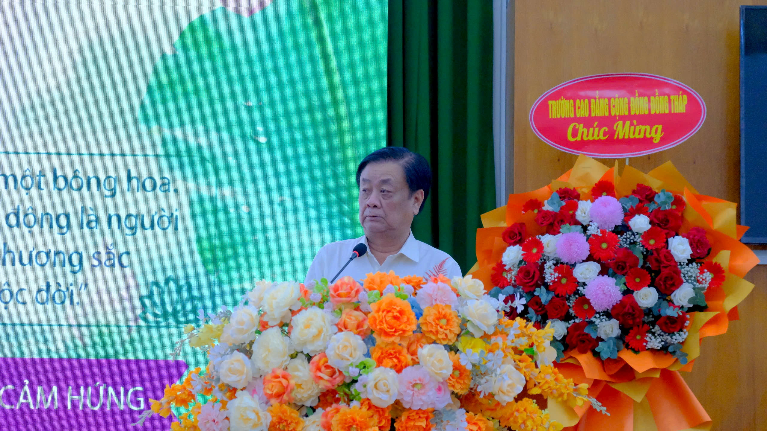 Ra mắt sách Mỗi nghề một bông hoa của tác giả Lê Minh Hoan - Ảnh 3.