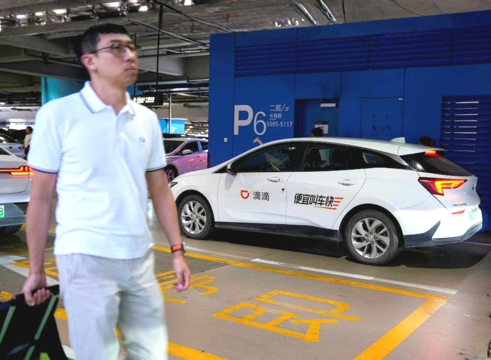 Nhìn từ Thâm Quyến: Xe công nghệ bão hòa, tài xế quá nhiều, shipper cũng lao đao - Ảnh 1.
