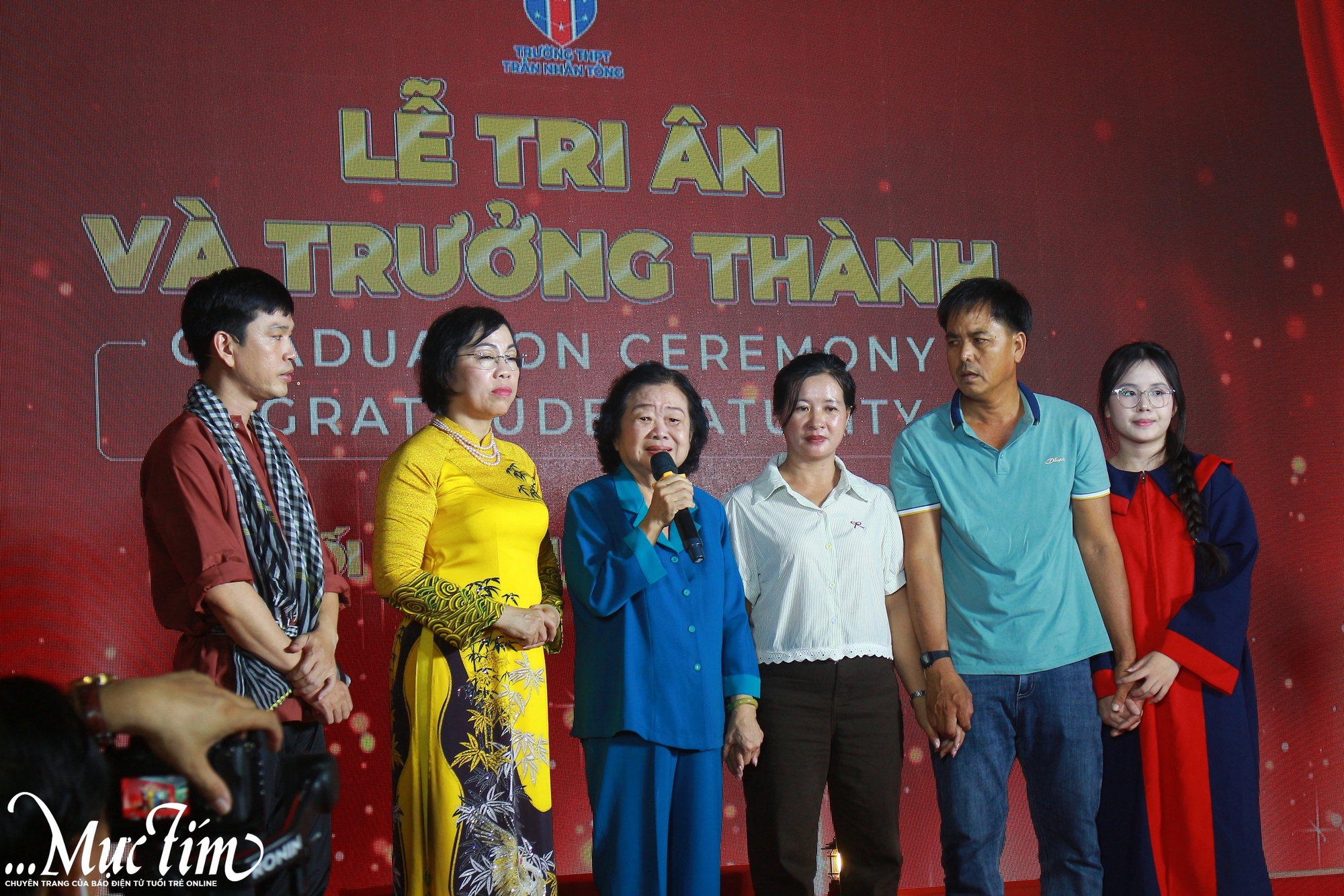 Hiệu trưởng Trường THPT Trần Nhân Tông nhắn nhủ học trò: 'Hãy sống bằng sự tử tế'- Ảnh 4. Hiệu trưởng Trường THPT Trần Nhân Tông nhắn nhủ học trò: 'Hãy sống bằng sự tử tế'- Ảnh 4.