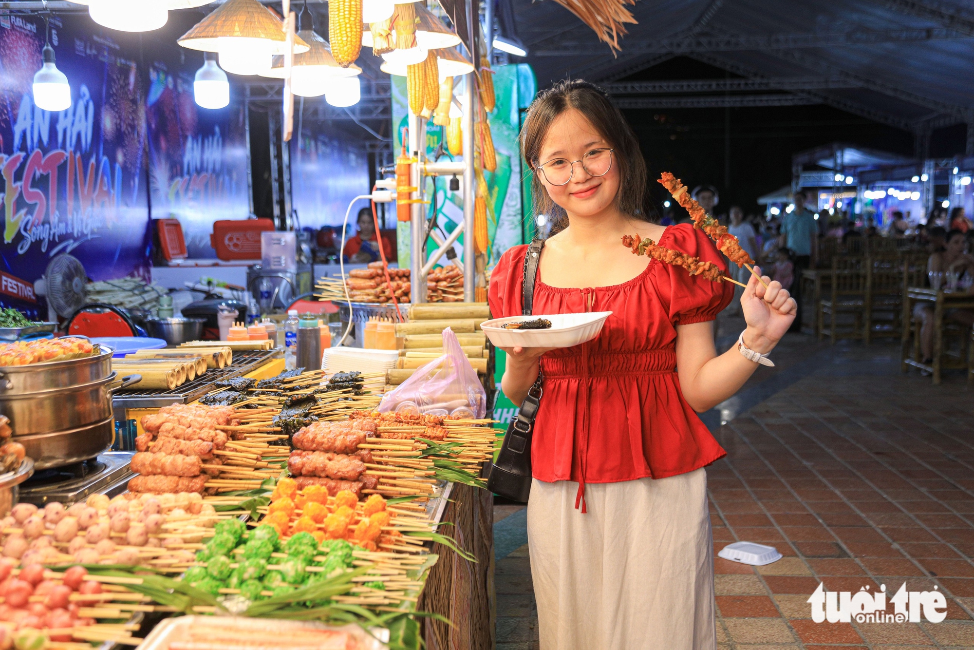 Hàng ngàn du khách trải nghiệm hơn 100 gian hàng tại lễ hội ven biển Đà Nẵng - Ảnh 4.