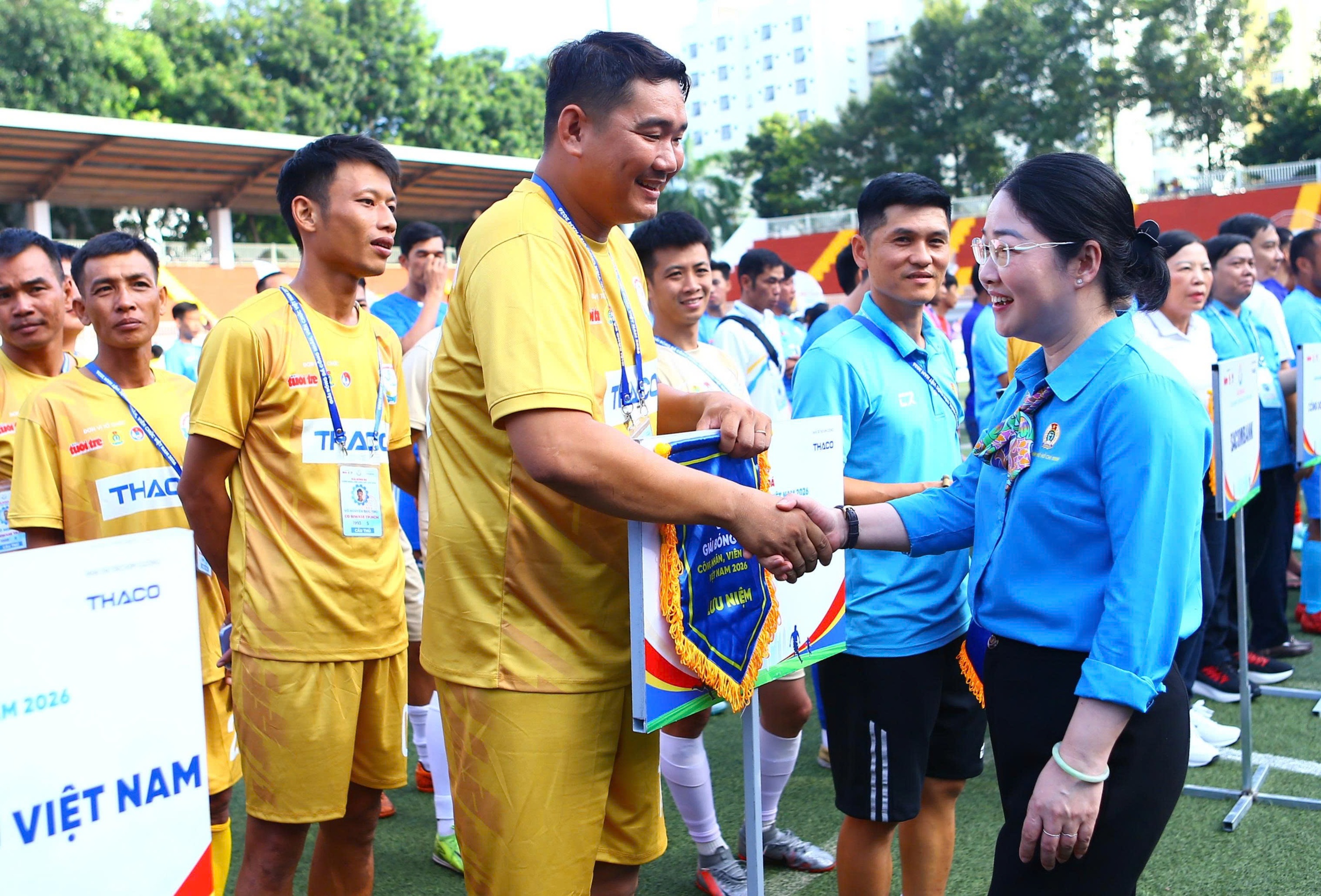 Khai mạc vòng loại phía Nam Giải bóng đá công nhân, viên chức Việt Nam 2026 - Ảnh 16.