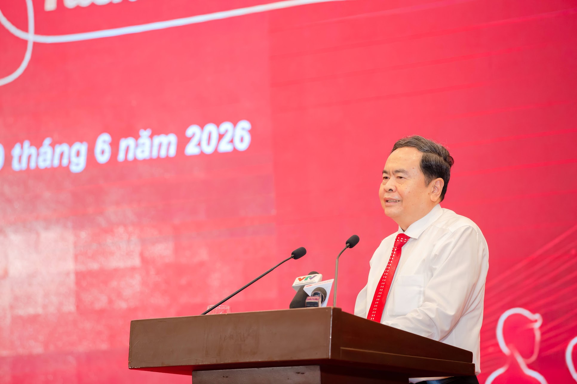 Tôn vinh 100 người hiến máu tình nguyện tiêu biểu toàn quốc - Ảnh 1. hiến máu - Ảnh 1.