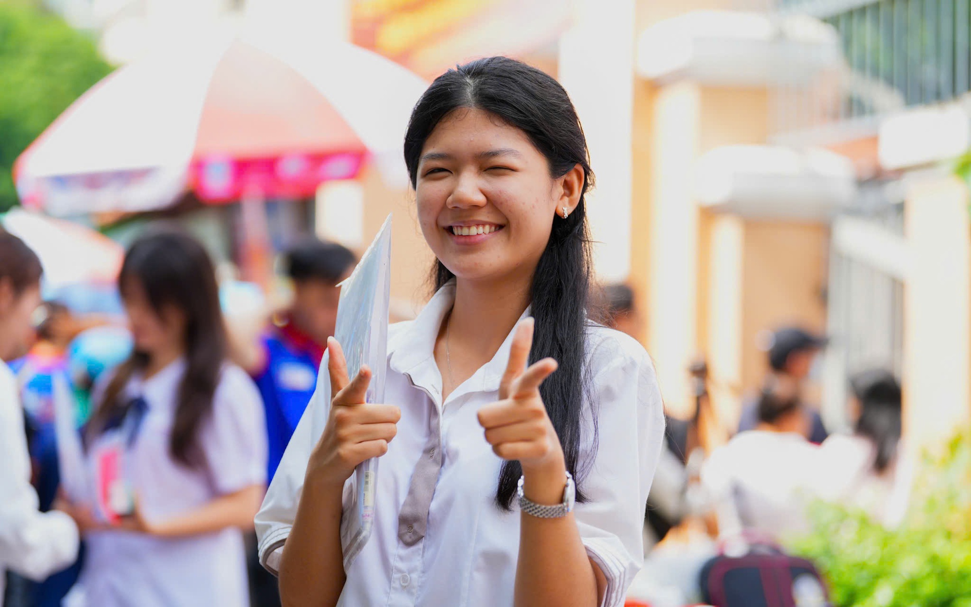 Chiều ngày 10-6, thí sinh làm thủ tục thi tốt nghiệp THPT năm 2026- Ảnh 2.