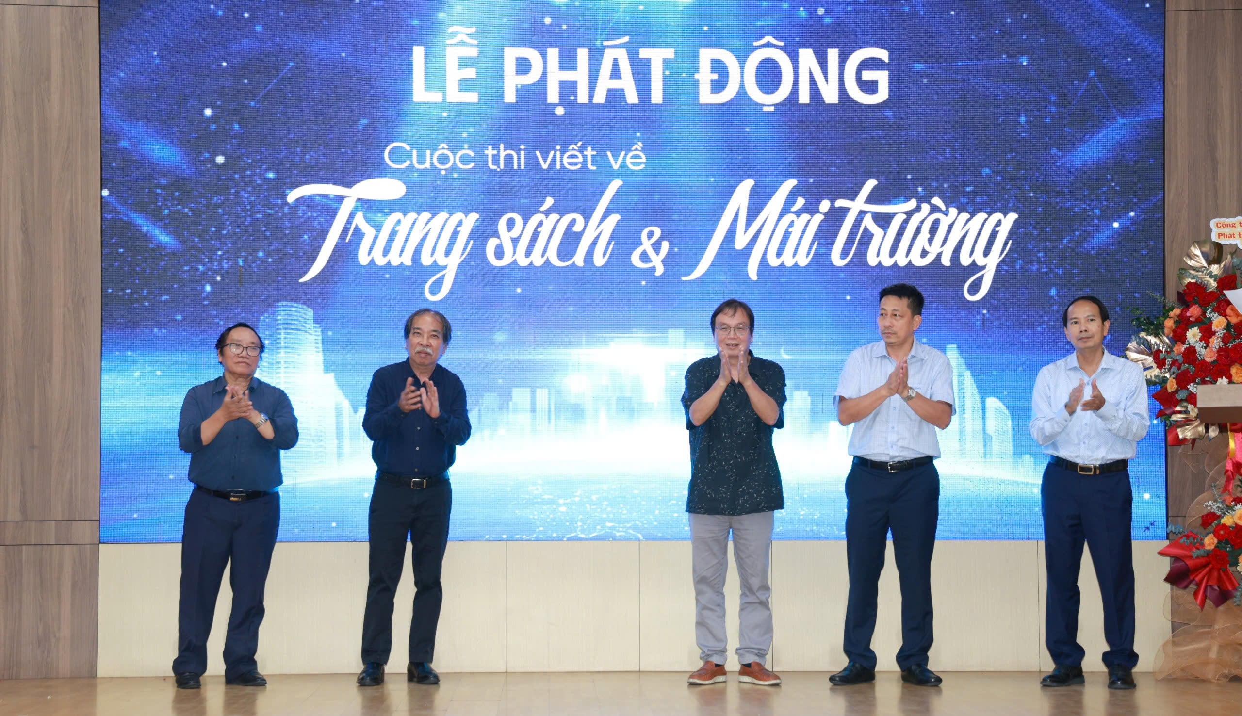 Phát động thi viết chân thật về mái trường và trang sách, giải đặc biệt tới 100 triệu đồng - Ảnh 1. Phát động cuộc thi viết về trang sách và mái trường, giải đặc biệt 100 triệu đồng - Ảnh 1.
