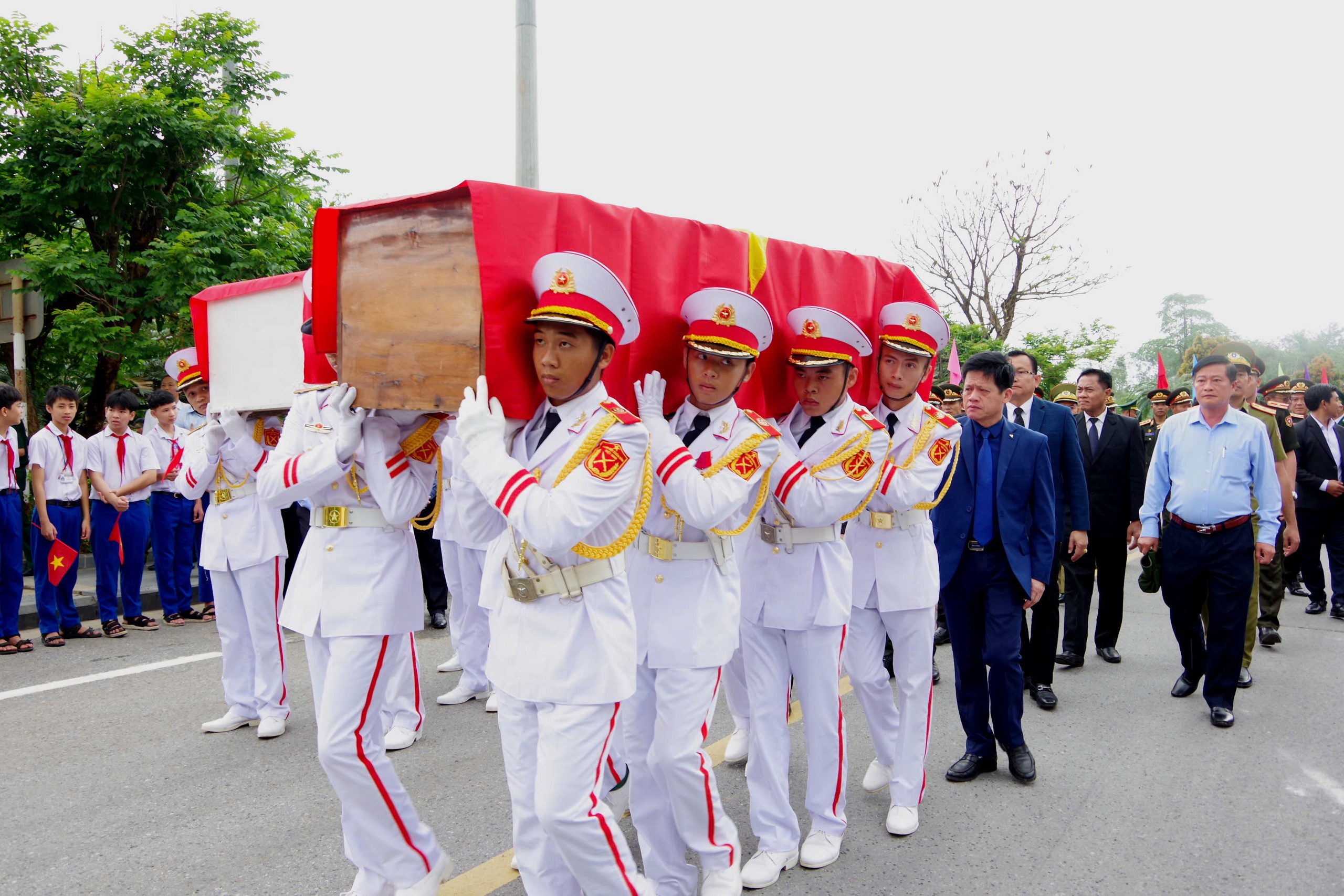 'Chiến dịch 500 ngày đêm' đưa các liệt sĩ trở về: Đã tìm kiếm, quy tập được 1.109 hài cốt liệt sĩ - Ảnh 6.