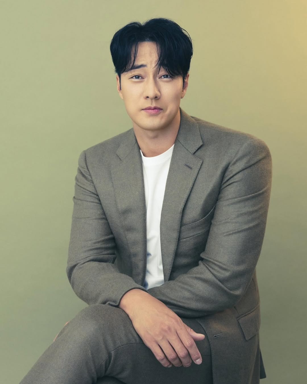 Sức hút quý ông tuổi trung niên của So Ji Sub - Ảnh 1.