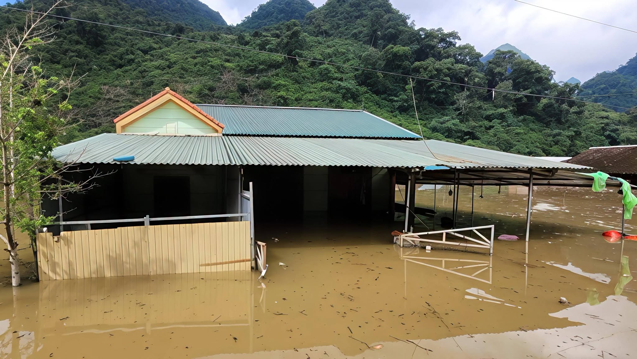 Hình ảnh xóm làng ở Cao Bằng ngập sâu sau mưa lớn - Ảnh 3.