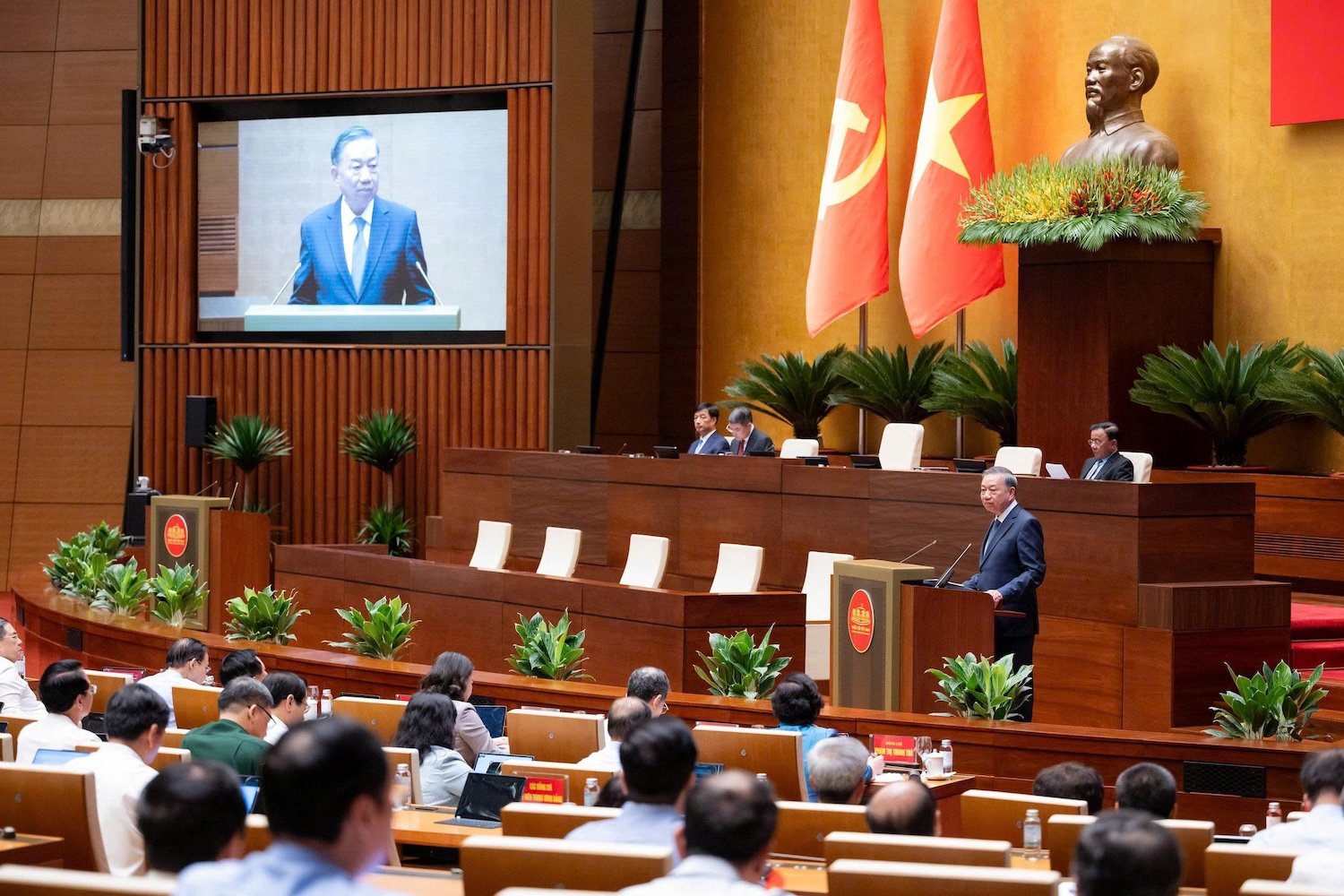 Tổng Bí thư, Chủ tịch nước: Không đùn đẩy, né tránh, không chờ đến hội nghị mới đề xuất - Ảnh 3.