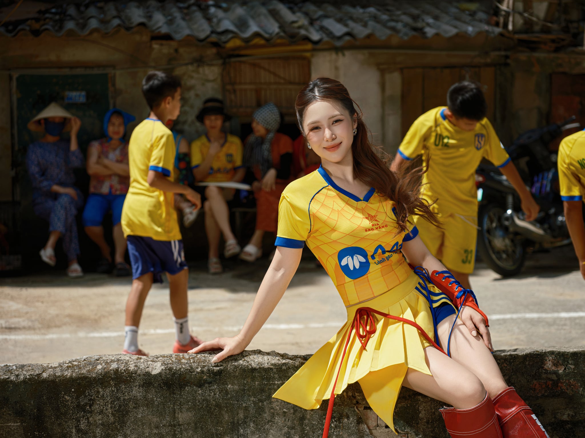 Ba Hương Tràm lần đầu góp giọng trong MV của con gái - Ảnh 3.