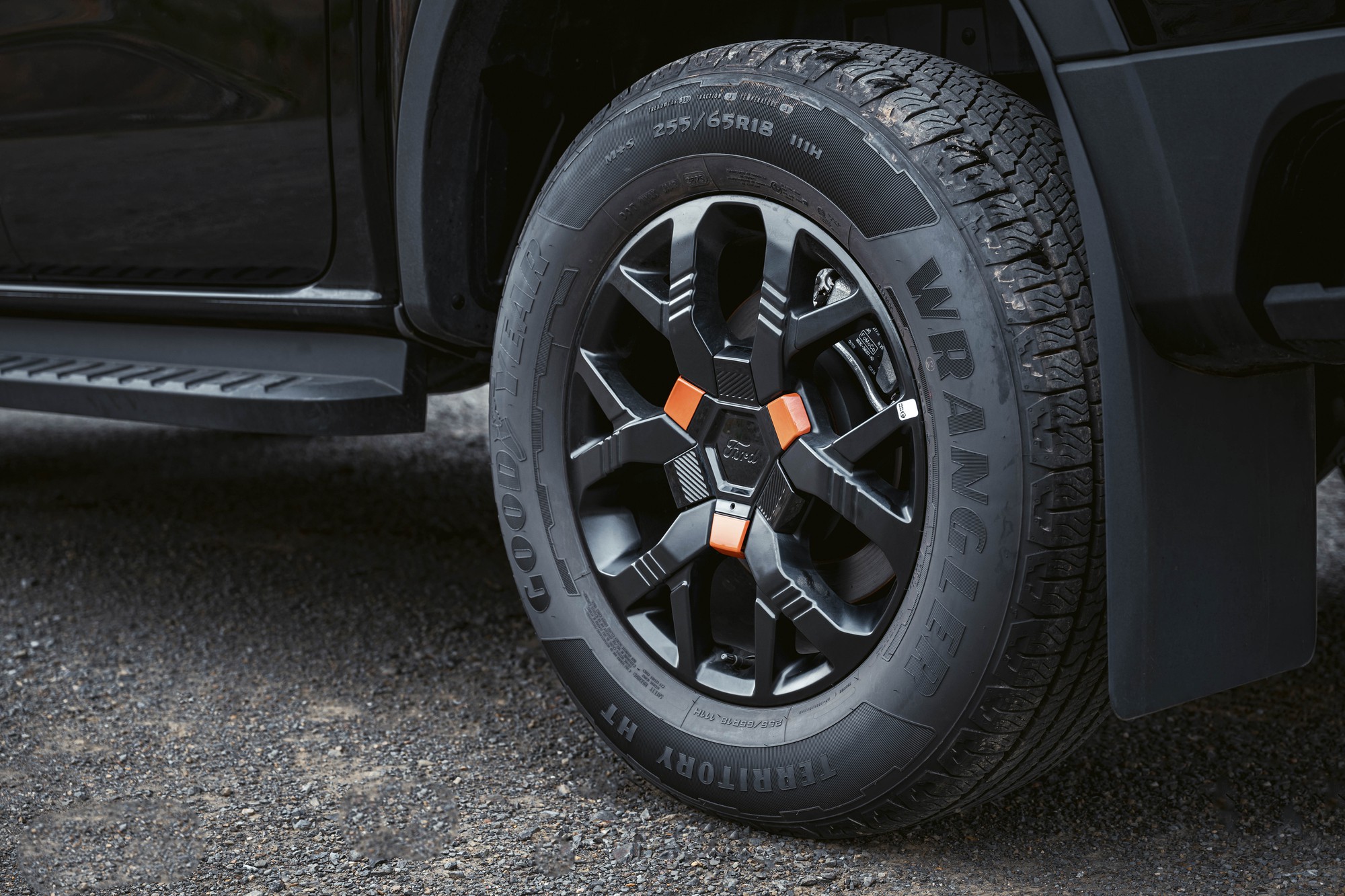 Ford Ranger Wildtrak 2026 bản thấp giá rẻ hơn trước 30 triệu, động cơ chuyển sang máy 2.0 tăng áp đơn - Ảnh 5.