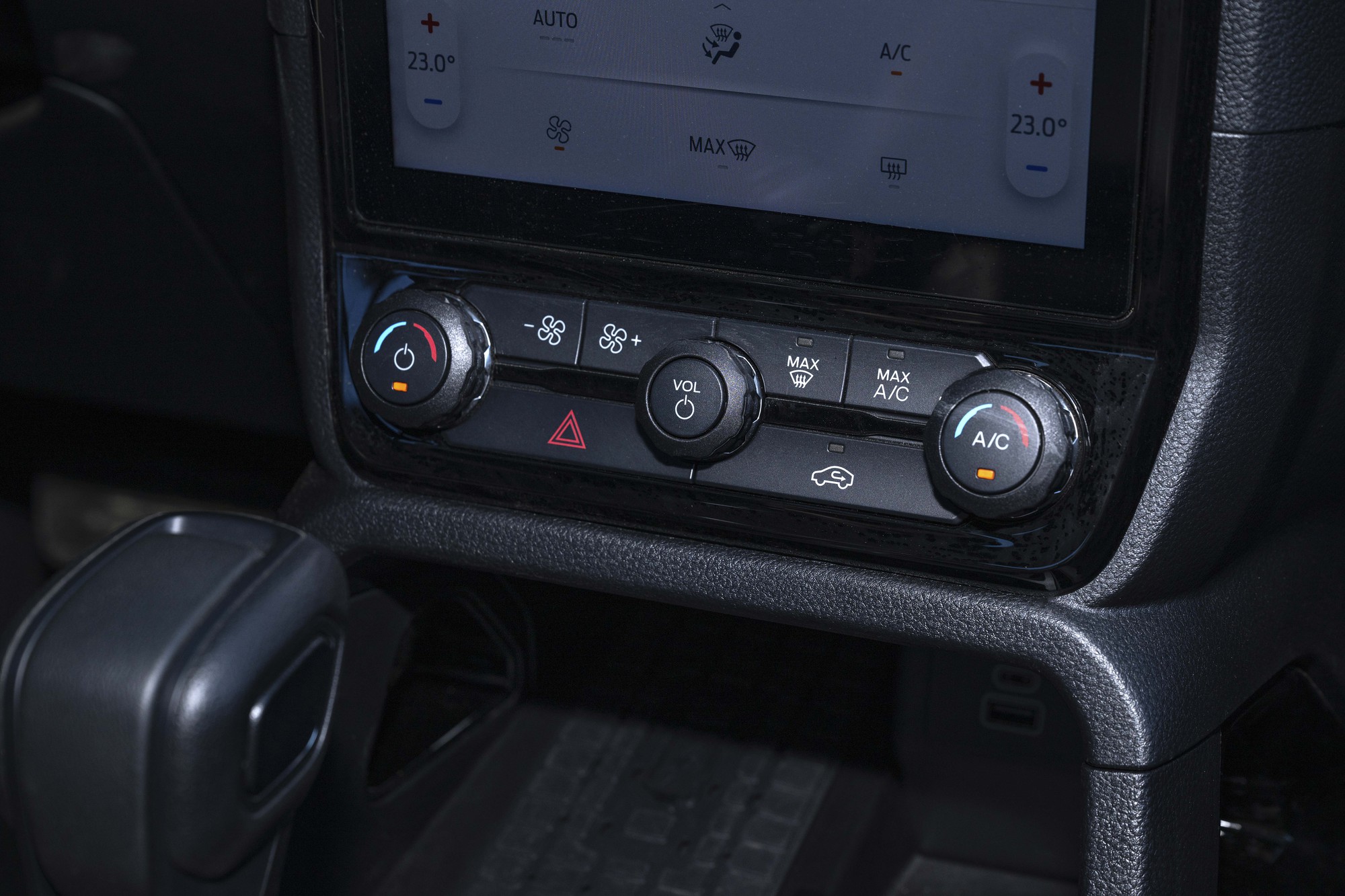 Ford Ranger Wildtrak 2026 bản thấp giá rẻ hơn trước 30 triệu, động cơ chuyển sang máy 2.0 tăng áp đơn - Ảnh 9.