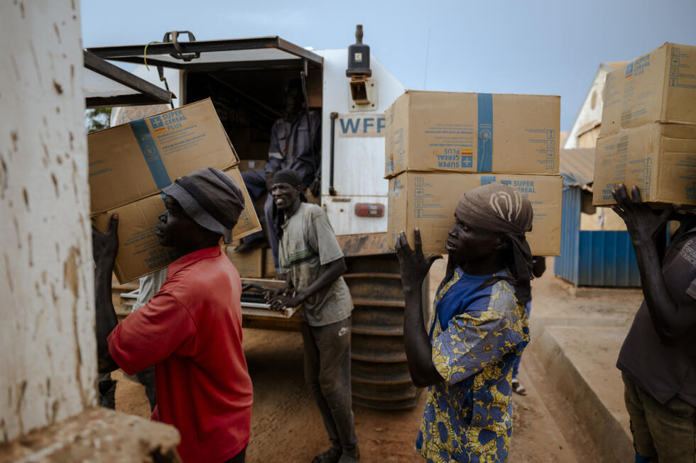 Humanitarians look to put the AI in aid- Ảnh 2.