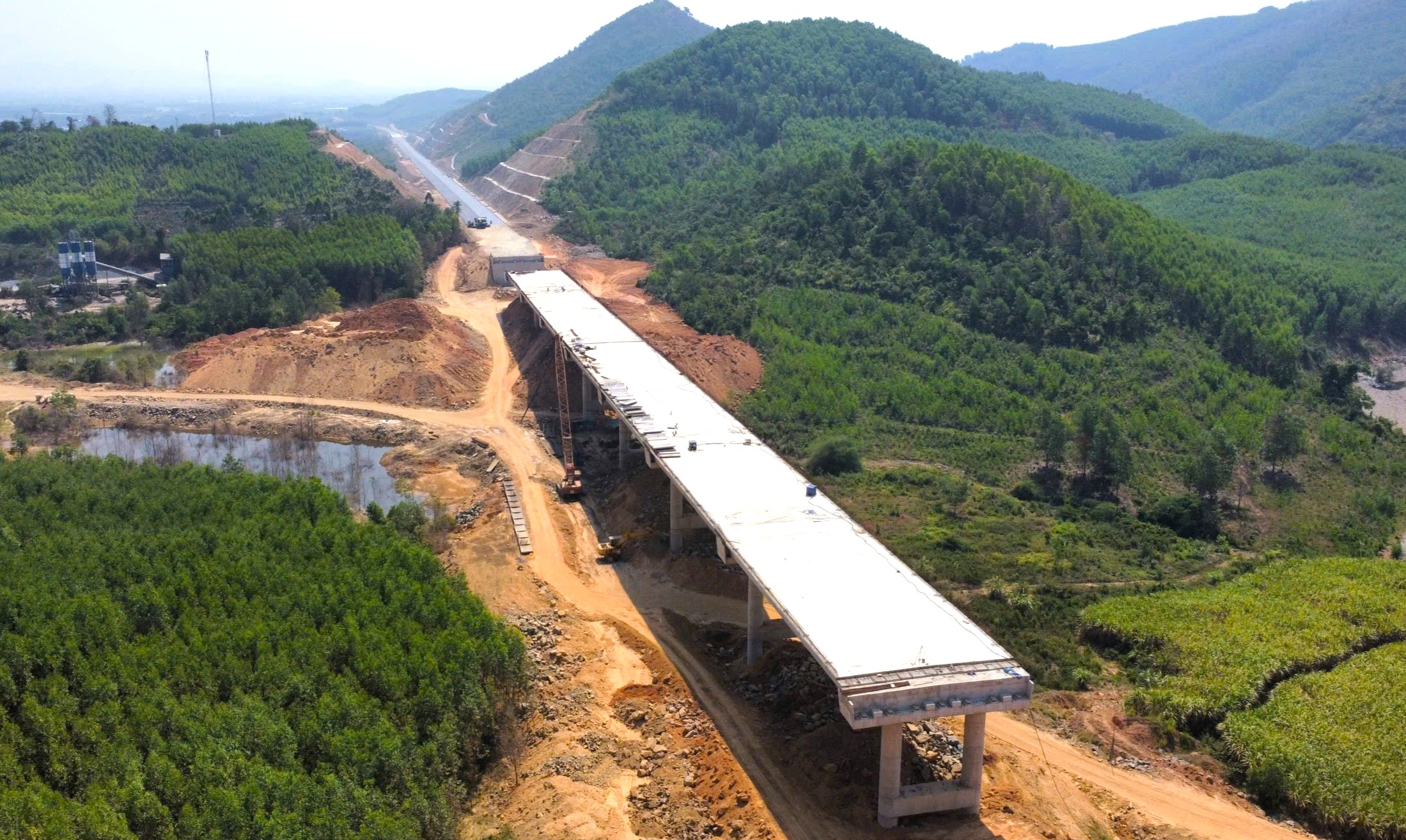 Nhiều dự án đồng loạt triển khai, Khánh Hòa tìm cách giải quyết thiếu vật liệu xây dựng - Ảnh 1.