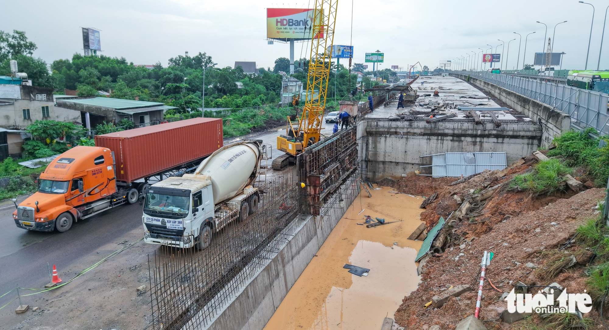 Những hình ảnh mới nhất trên đại công trường mở rộng cao tốc TP.HCM - Long Thành - Ảnh 14.