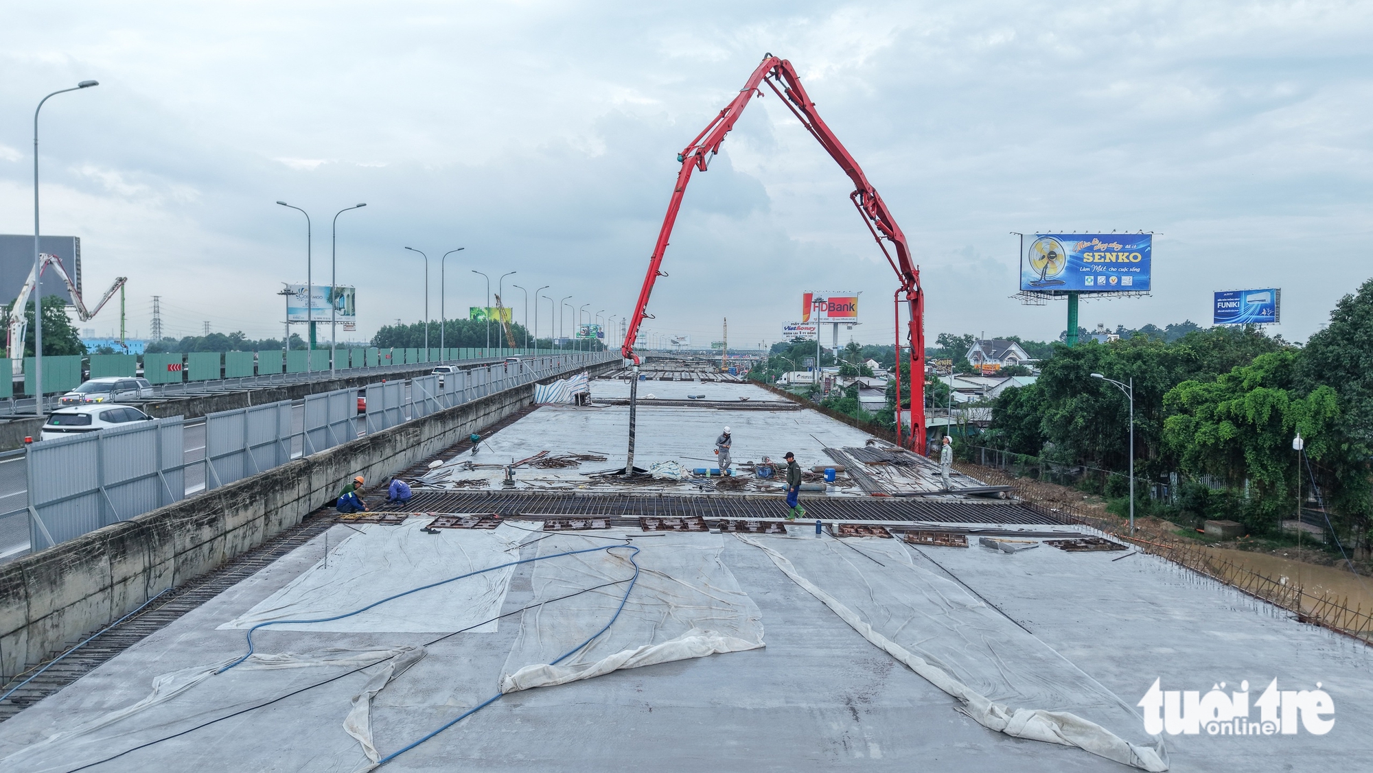 Những hình ảnh mới nhất trên đại công trường mở rộng cao tốc TP.HCM - Long Thành - Ảnh 15.