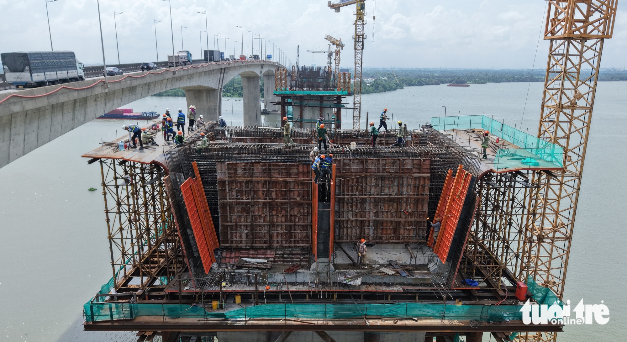 Những hình ảnh mới nhất trên đại công trường mở rộng cao tốc TP.HCM - Long Thành - Ảnh 9.