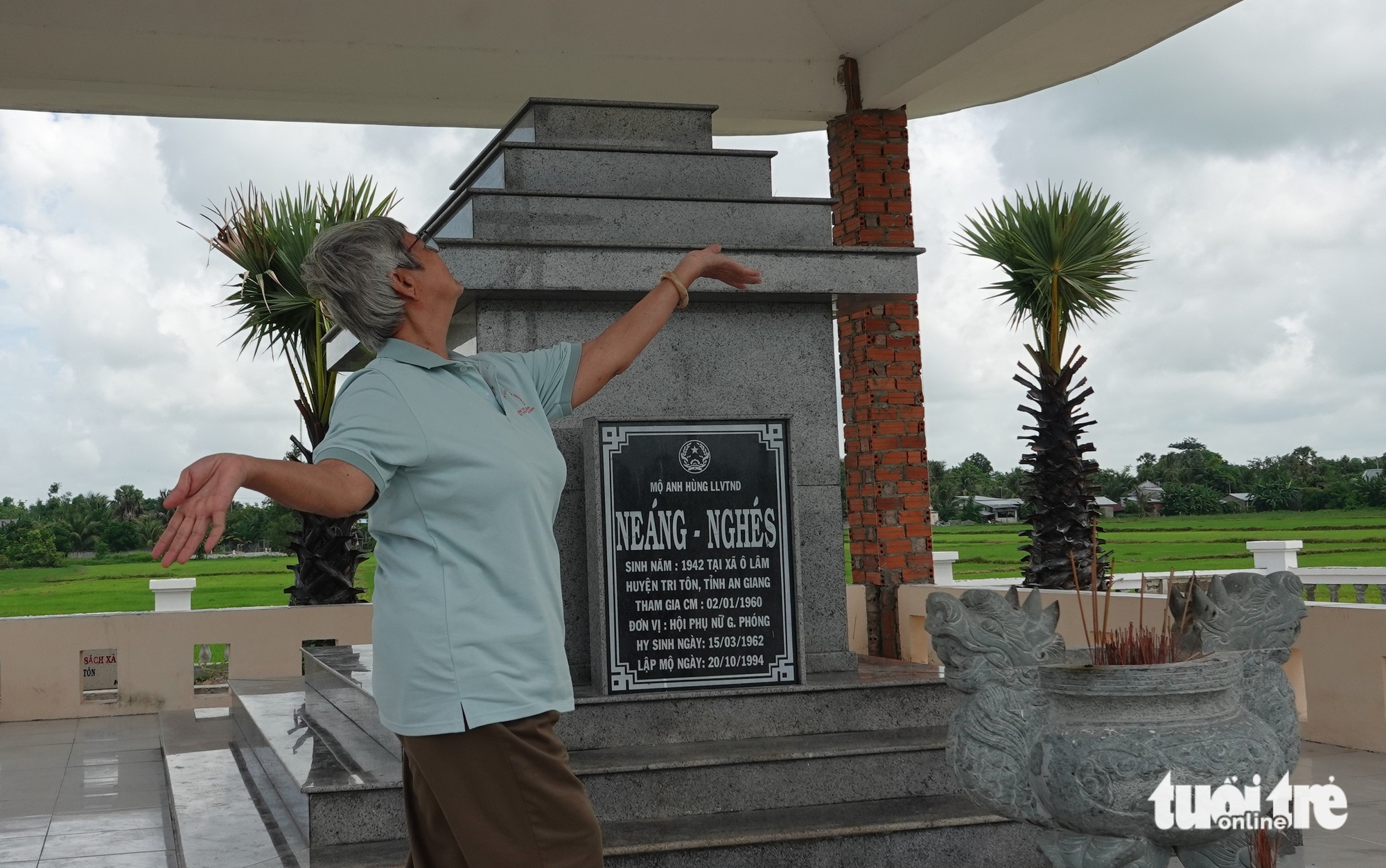Thăm mộ liệt sĩ Neáng Nghés, nhớ nàng Sa Rết bản cải lương của Thanh Kim Huệ, bản múa của Phi Yến - Ảnh 2.