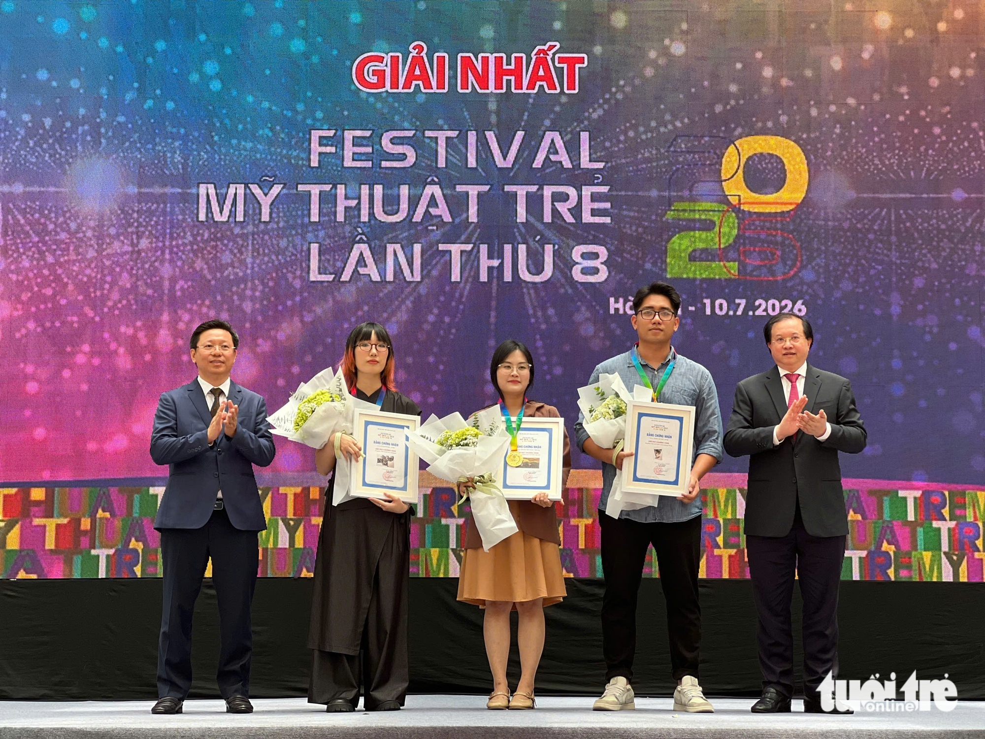 Festival Mỹ thuật trẻ lần thứ 8 đã hết già? - Ảnh 1.