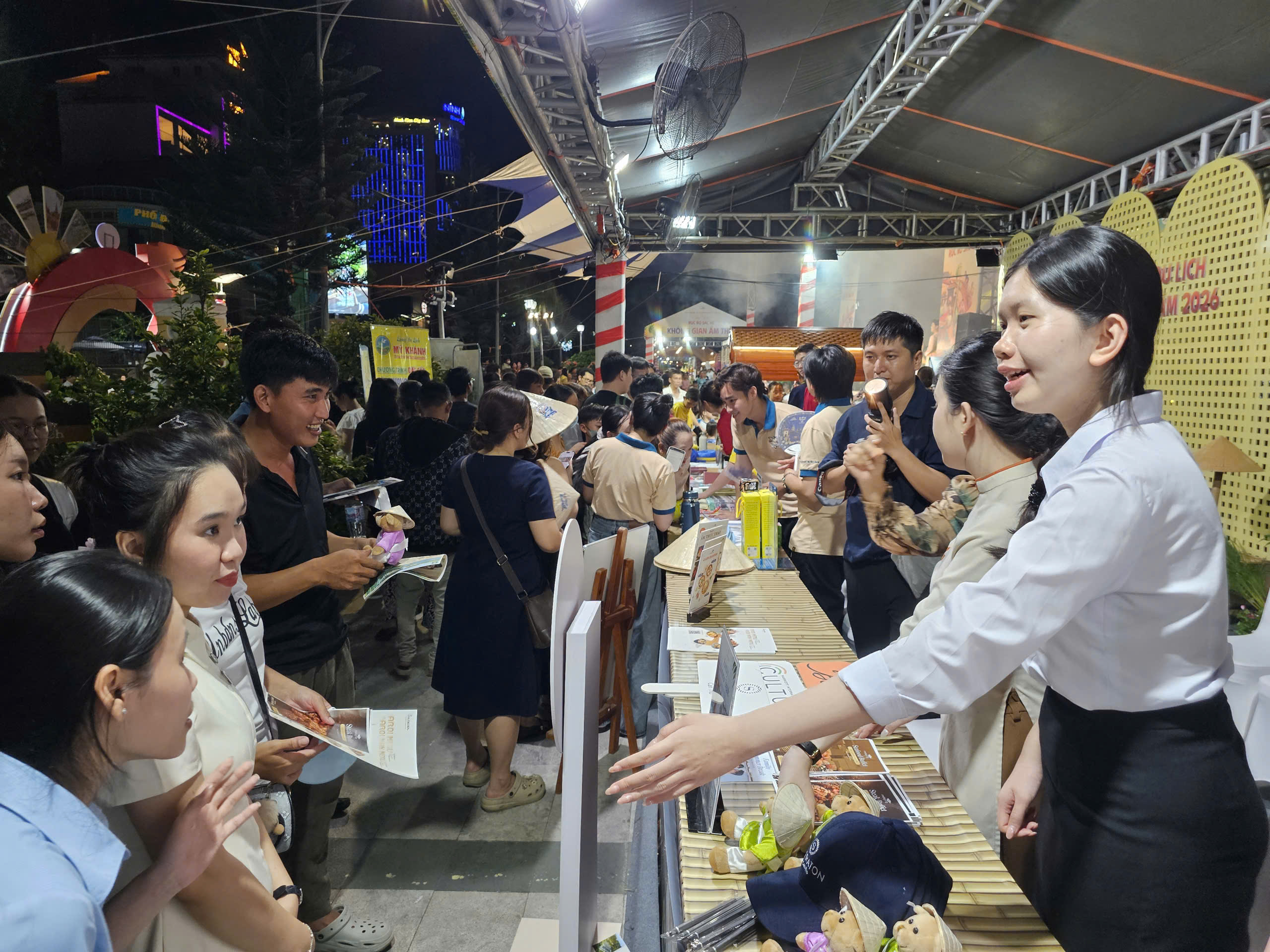 Tăng trưởng chỉ 6,7%, lãnh đạo Cần Thơ nói về ‘giải pháp có ý nghĩa quyết định’ đến cuối năm - Ảnh 2.