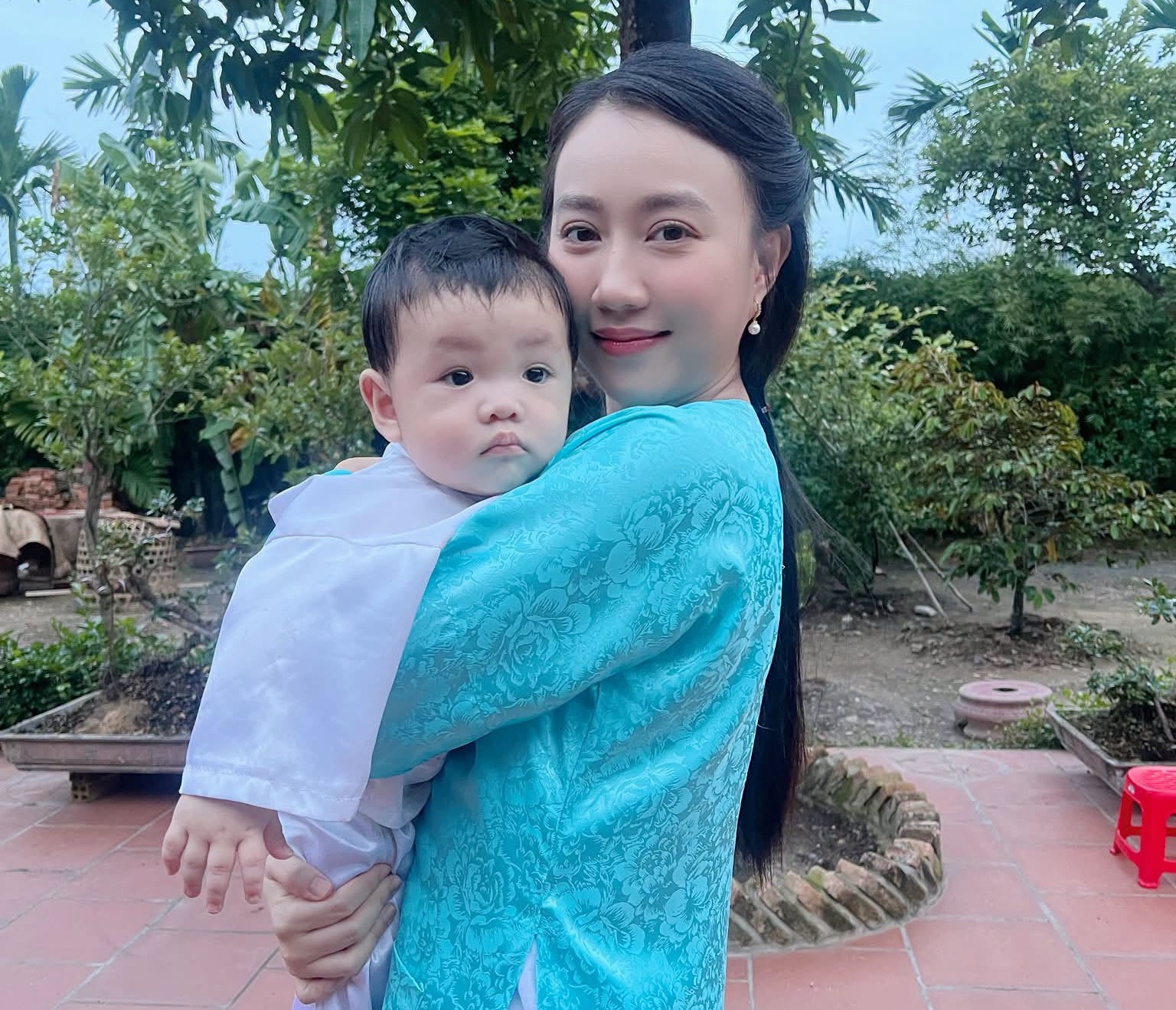 Ba là diễn viên nhí phim Con nhà giàu, con vài tháng có mặt trong Nợ đời vay trả - Ảnh 1.
