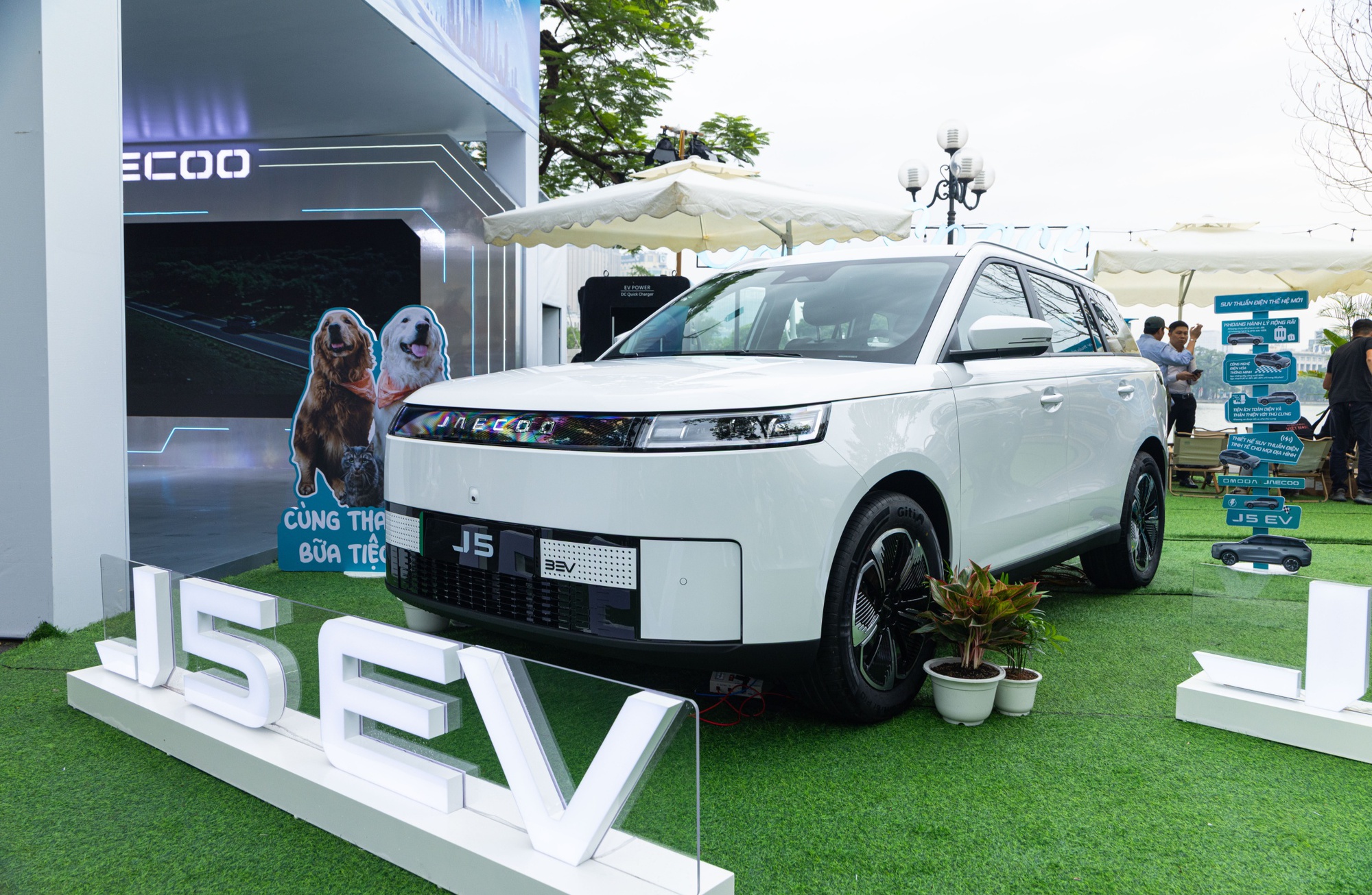 Jaecoo J5 lắp ráp tại Việt Nam: Giá từ 569 triệu đồng và bảo hành 10 năm - Ảnh 1.