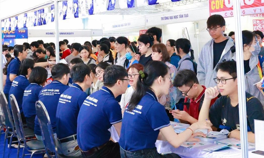 Trường y của Đại học Quốc gia TP.HCM công bố điểm sàn, điều chỉnh tỉ trọng xét tuyển - Ảnh 1.