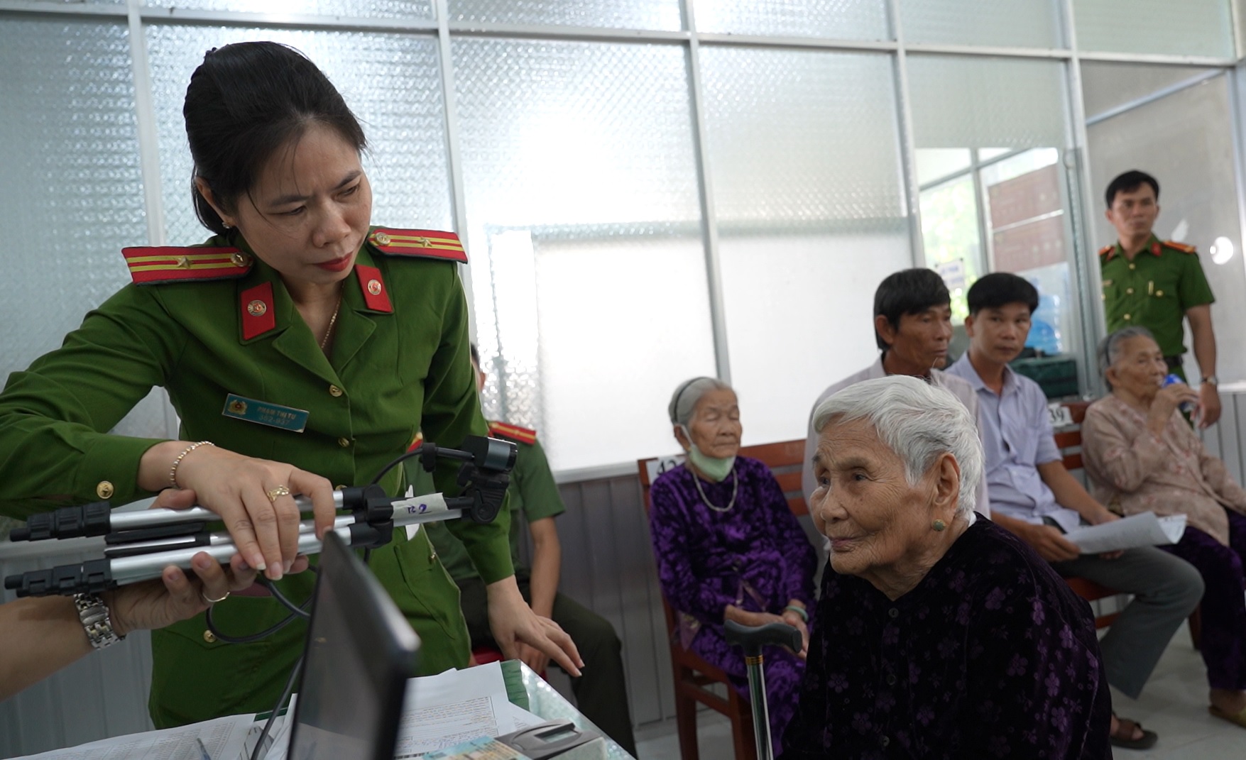Lấy mẫu ADN thực hiện tâm nguyện tìm con của Mẹ Việt Nam anh hùng - Ảnh 3.