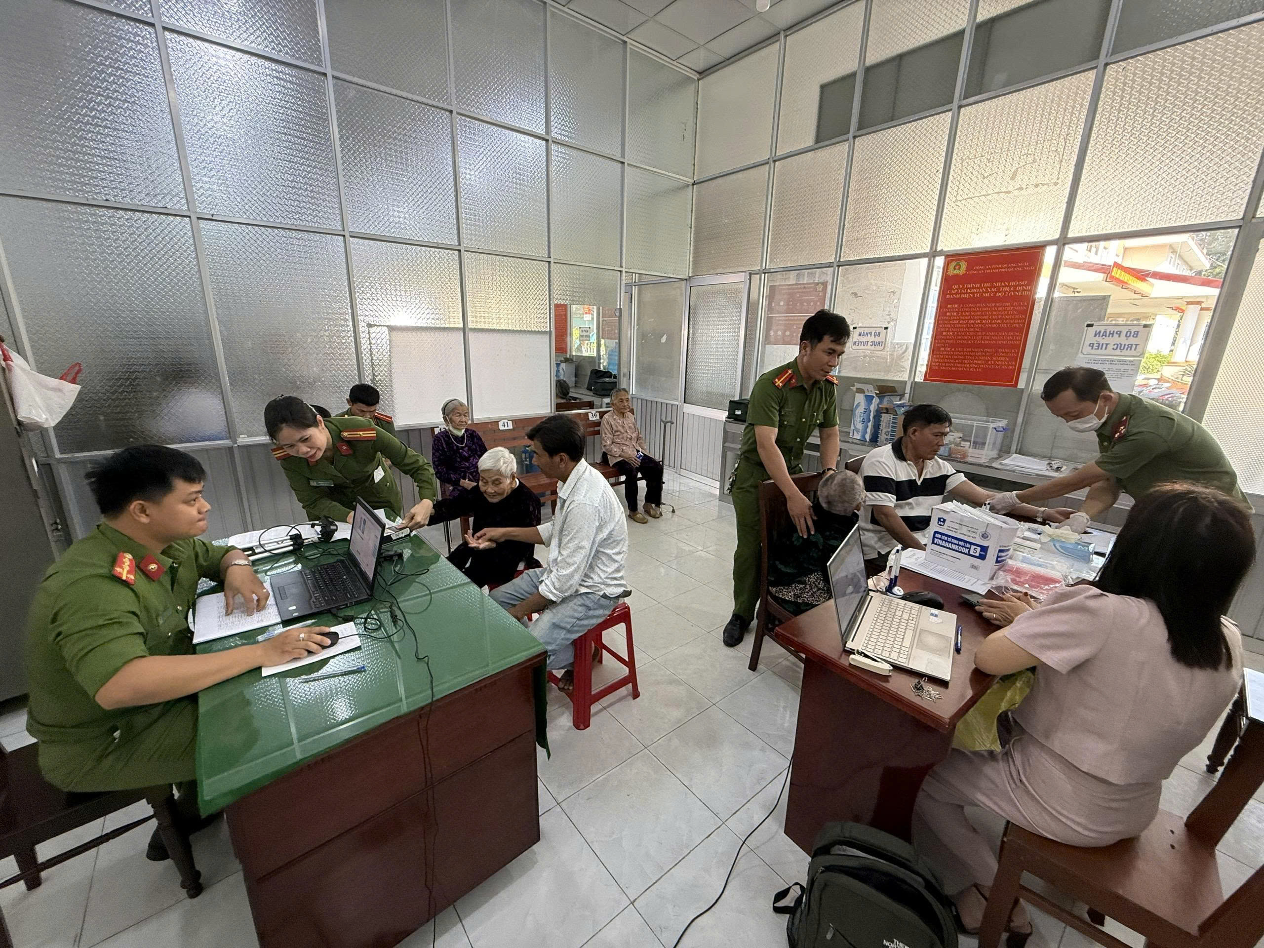 Lấy mẫu ADN thực hiện tâm nguyện tìm con của Mẹ Việt Nam anh hùng - Ảnh 4.