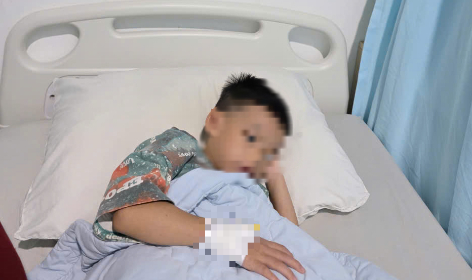 28 học sinh ở Đắk Lắk nghi ngộ độc thực phẩm do Salmonella trong trứng cuộn - Ảnh 1.