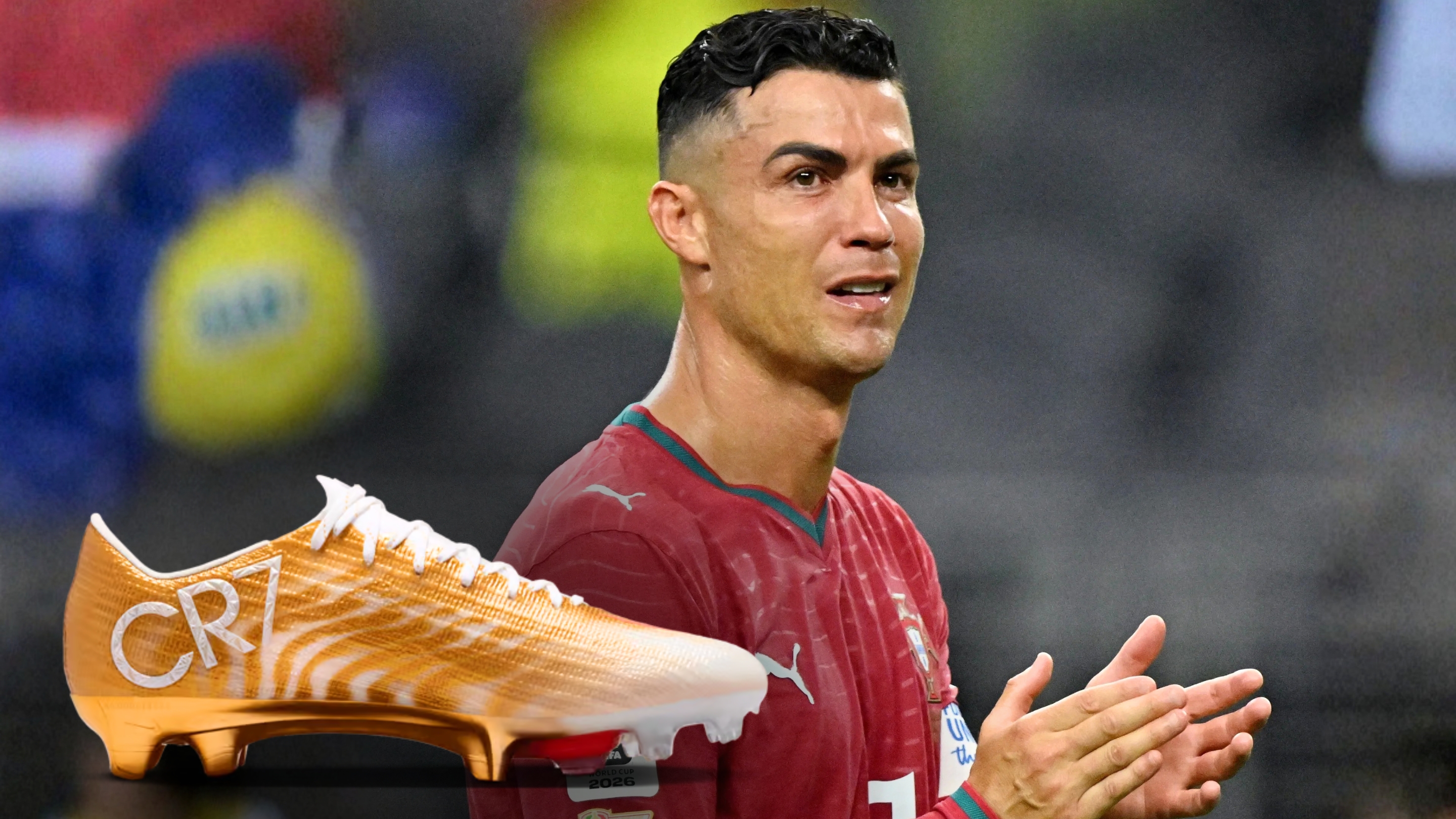 Ronaldo tặng fan cuồng đôi giày cực hiếm sau khi bị loại khỏi World Cup - Ảnh 1.