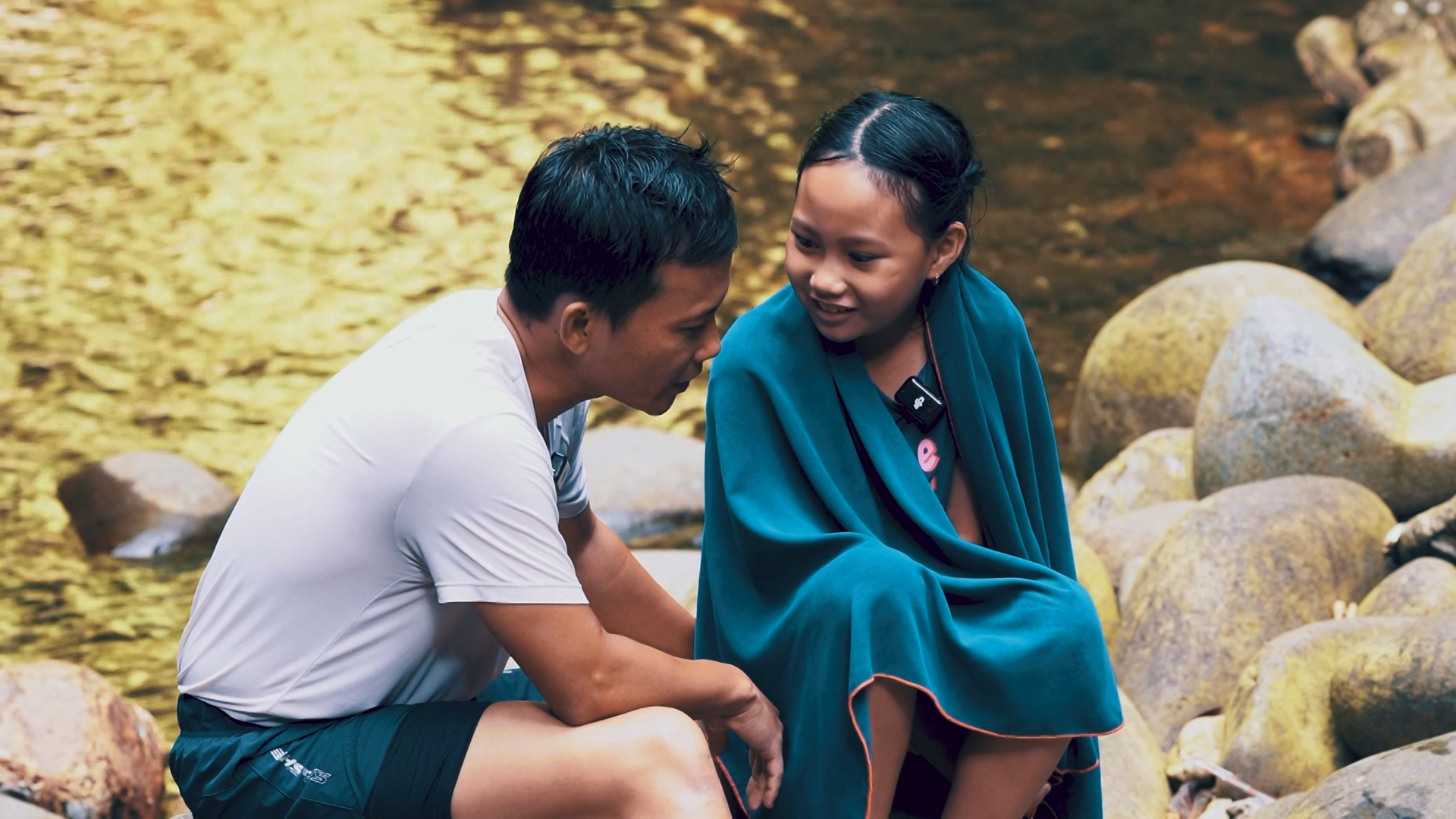 Nhà thám hiểm hang động cùng con gái chinh phục con thác cao 300m - Ảnh 4.