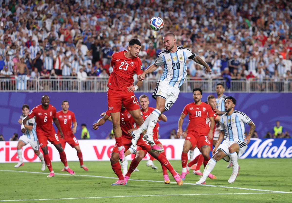 Ai là người giúp tuyển Argentina 'lùn lùn mà đánh đầu cực giỏi'? - Ảnh 2.
